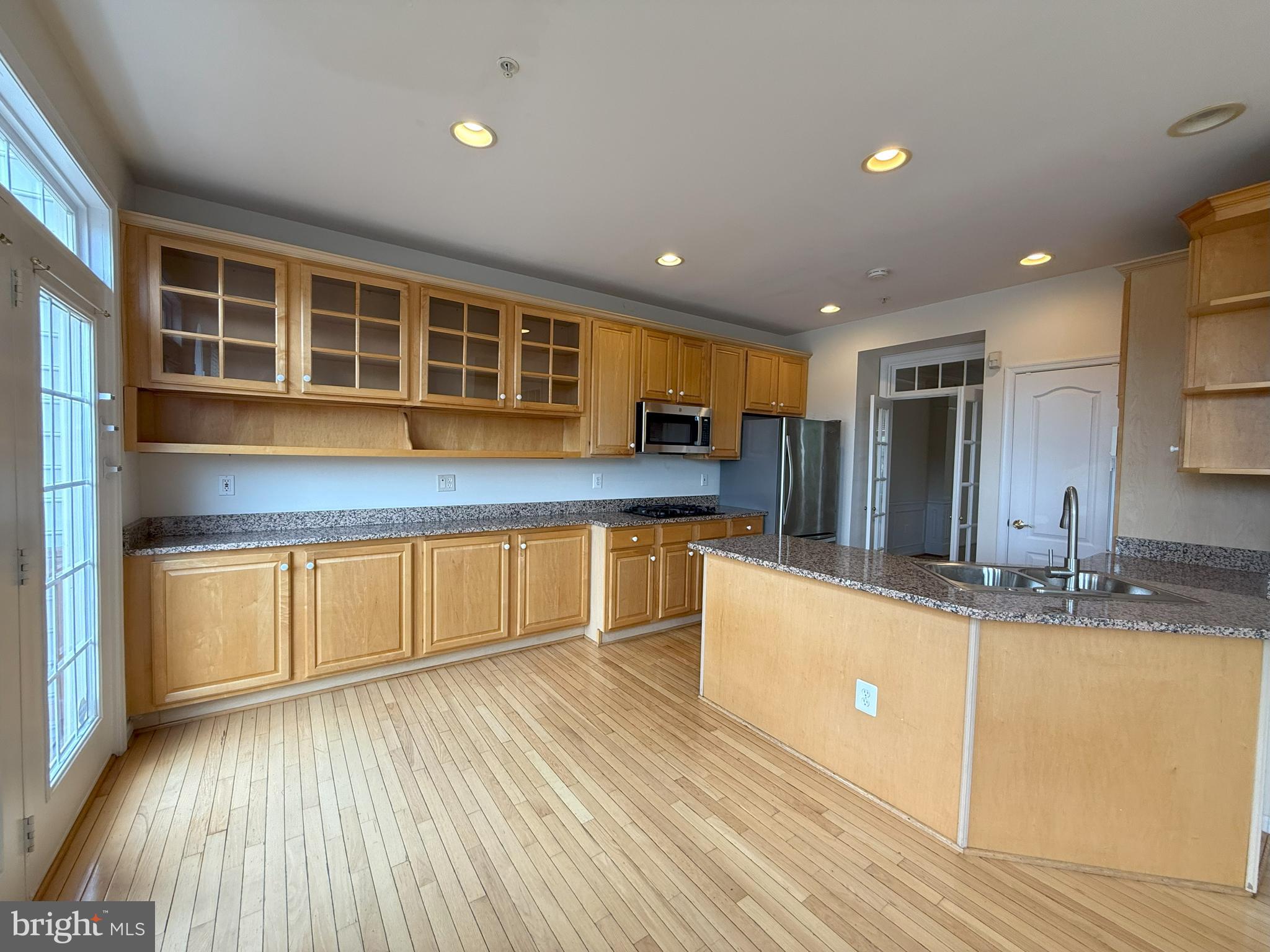 * Prime LOCATION * The whole house is professionally cleaned including the carpet * WHOLE HOUSE AIR DUCT SYSTEM PROFESSIONALLY CLEANED AND FITTED WITH UV LIGHT AND AIR TREATMENT SYSTEM. *NO PETS, NON SMOKING *Large finished four level end unit two car garage townhome *LOFT with private FULL BATHROOM and walk-in closet *Gourmet kitchen with BRAND NEW double oven, BRAND NEW microwave, ALL OTHER kitchen appliances replaced within the last 2 years, tons of cabinets, granite countertops, recessed lighting and breakfast area *Hardwood floor on spacious main level *Large, open rooms with tons of natural light *Large walk-in closet in primary suite *Primary bathroom with jetted soaking tub and separate shower *Washer and dryer conveniently located right outside primary bedroom *Large multi-functional room on first floor with patio door *Deck access off kitchen area *Neutral throughout *Tons of storage and additional storage in garage *Nearby nature trails and playground *Convenient access to metro and major highways *Minutes to schools, shopping (Pike & Rose), dining and entertainment areas * MOVE-IN READY.