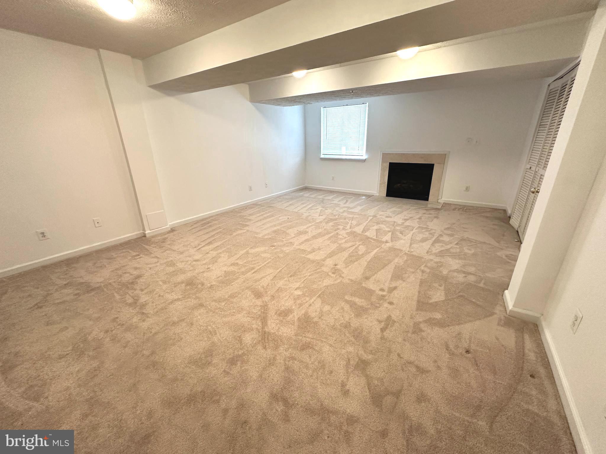 HOLLYWOODS POINT - Residential