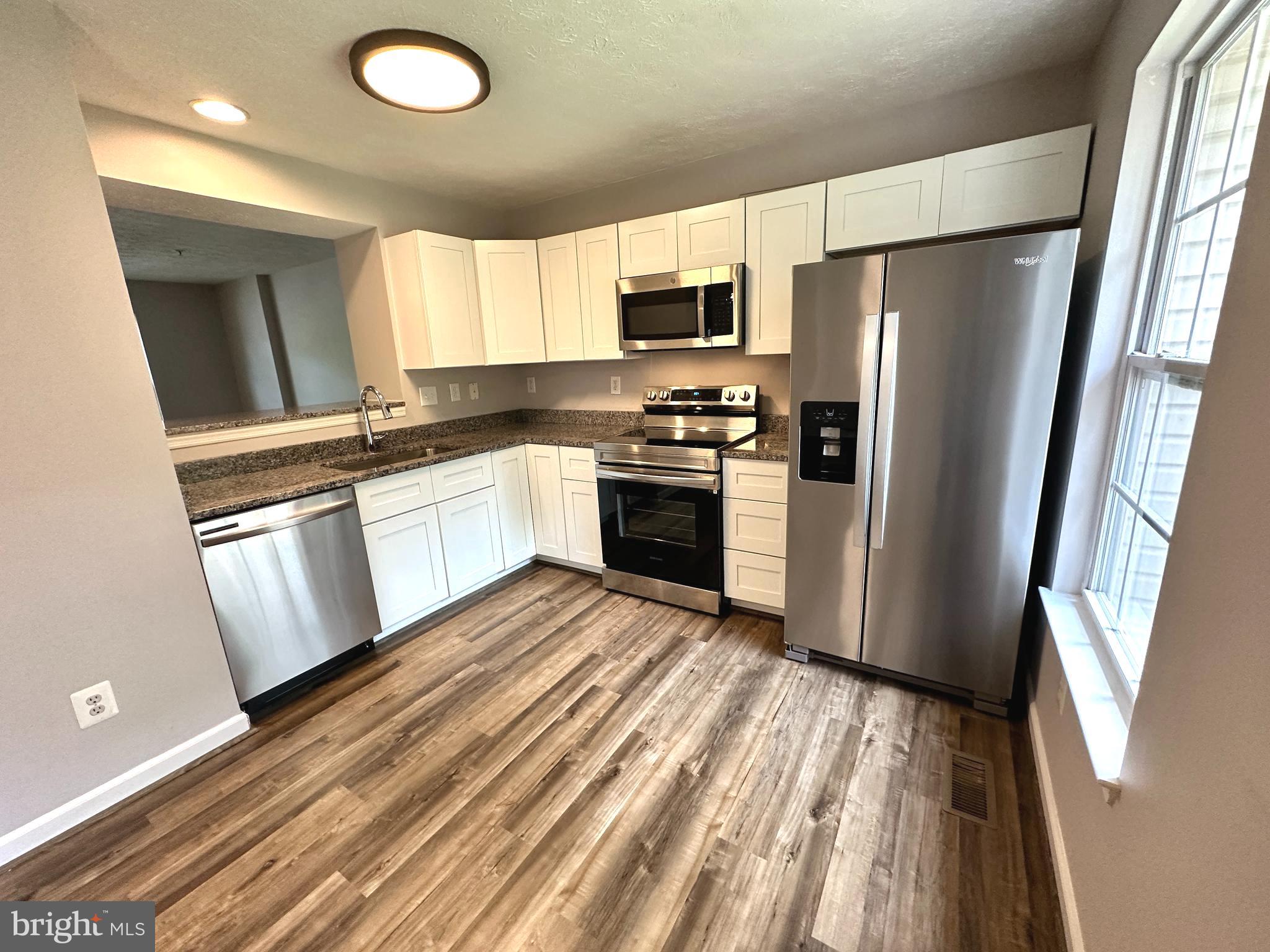 HOLLYWOODS POINT - Residential