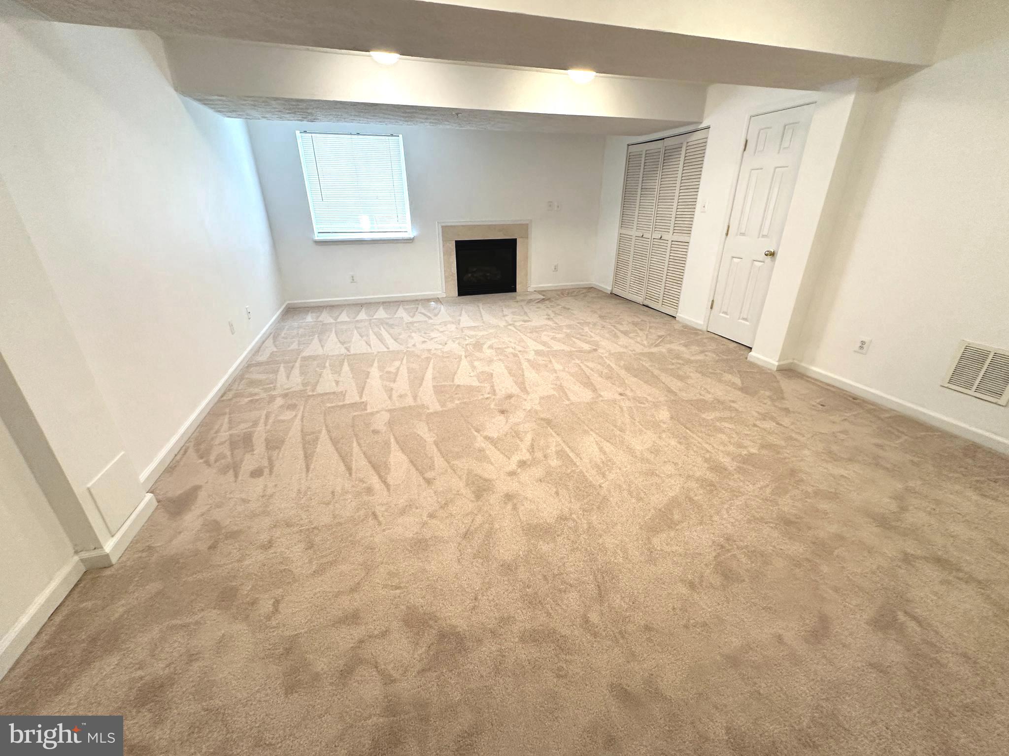 HOLLYWOODS POINT - Residential