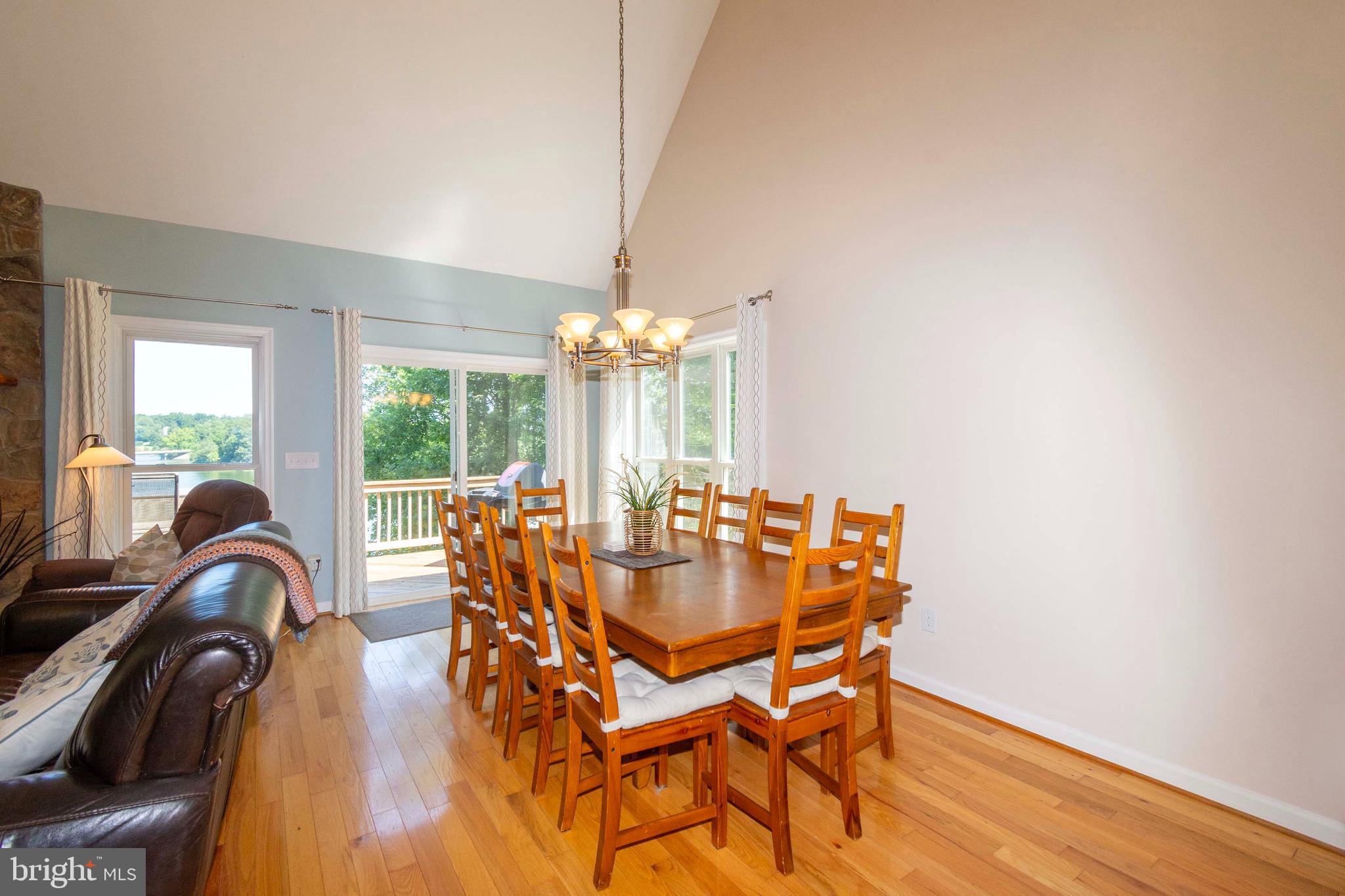 COUNTRYSIDE ON LAKE ANNA - Residential