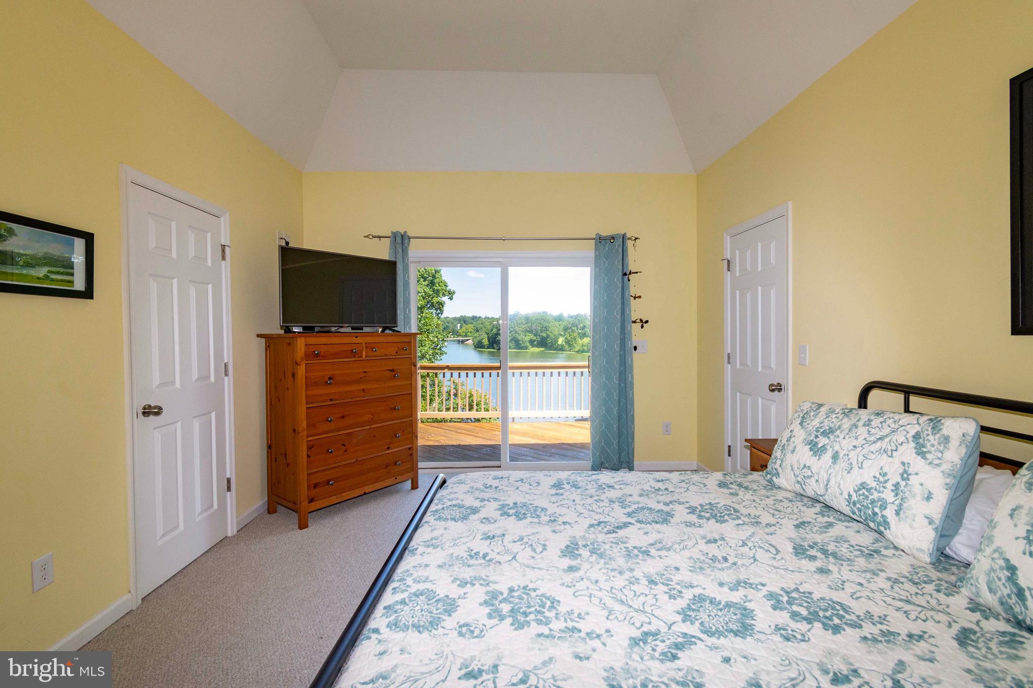 COUNTRYSIDE ON LAKE ANNA - Residential