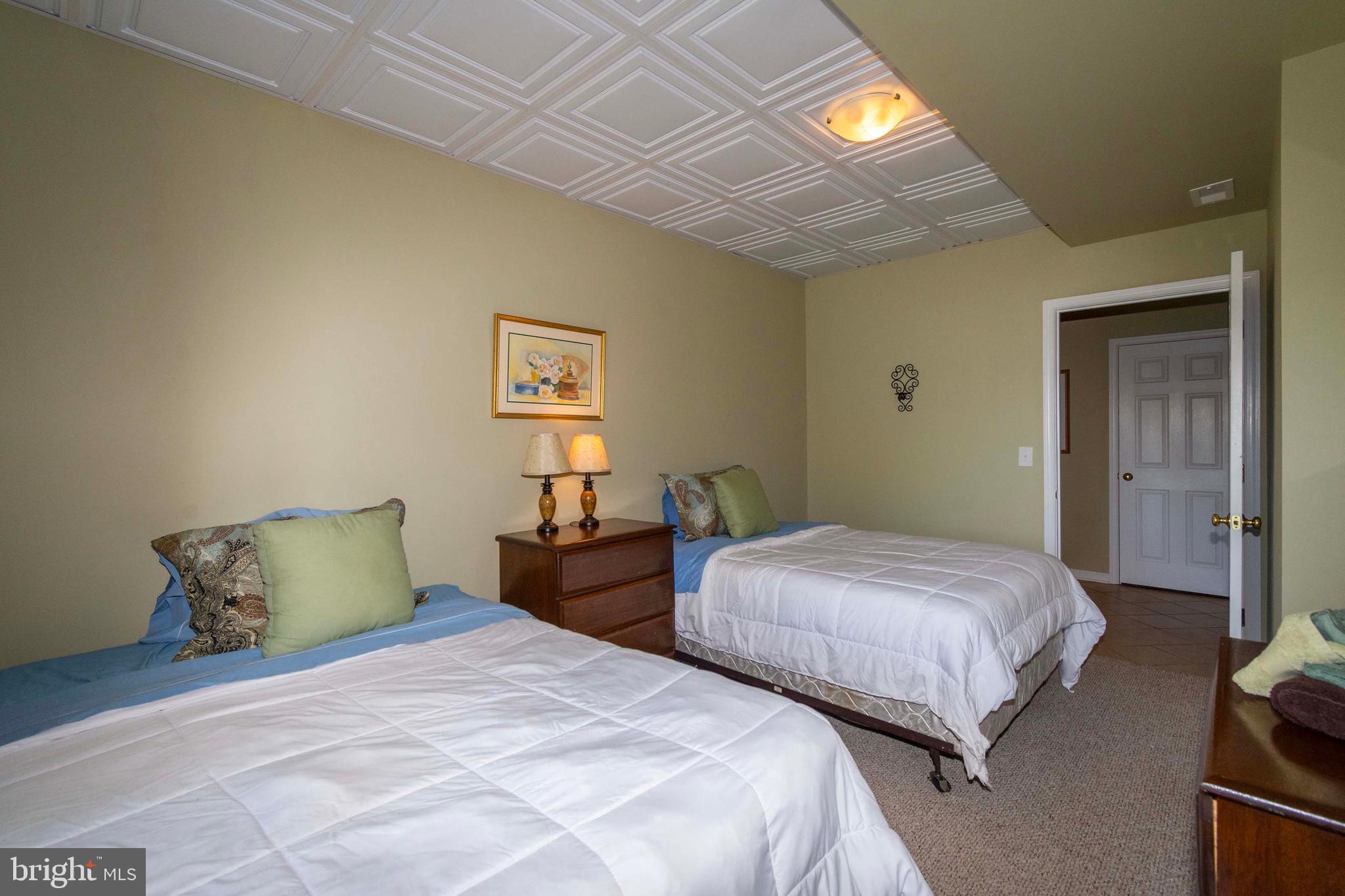 COUNTRYSIDE ON LAKE ANNA - Residential