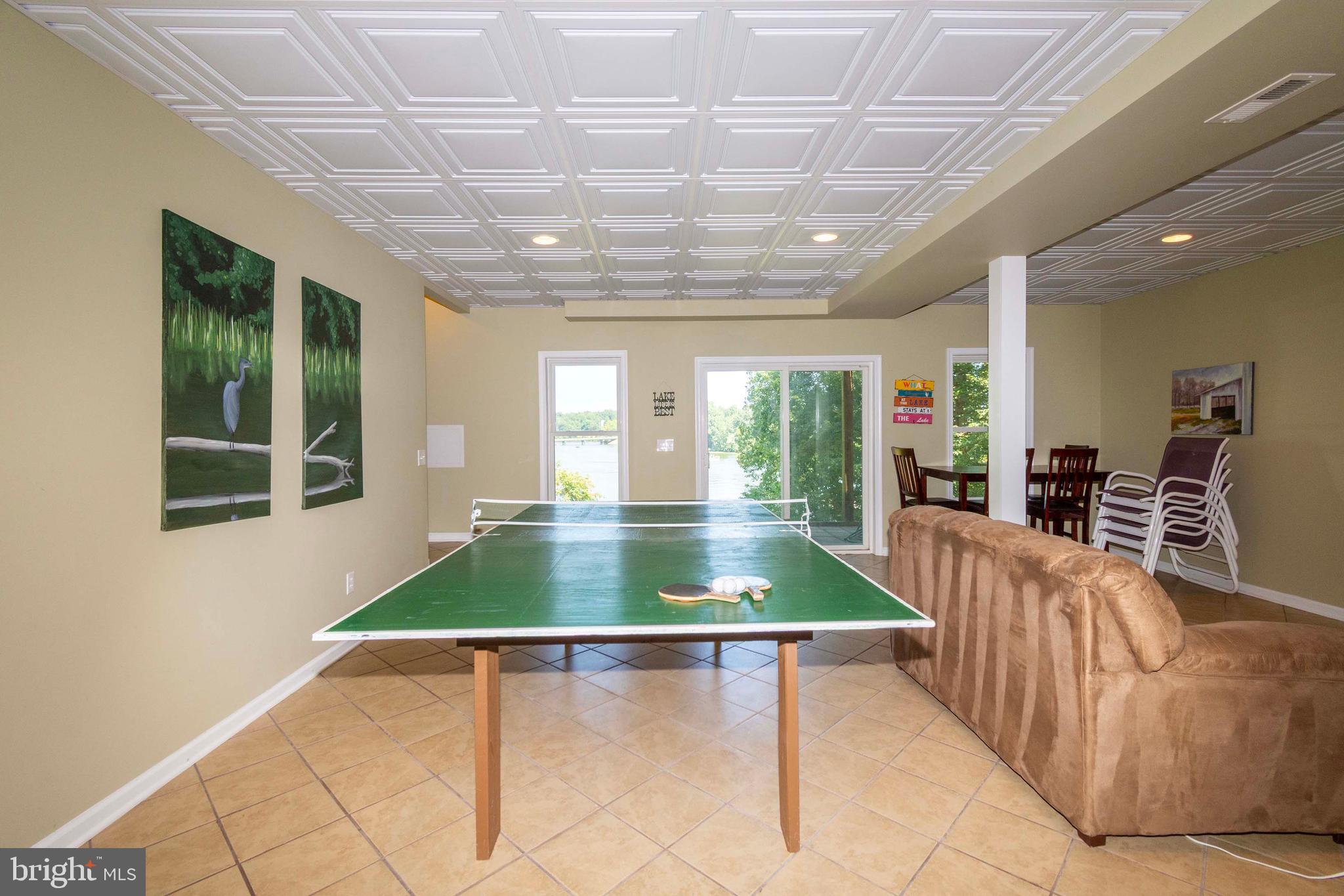 COUNTRYSIDE ON LAKE ANNA - Residential