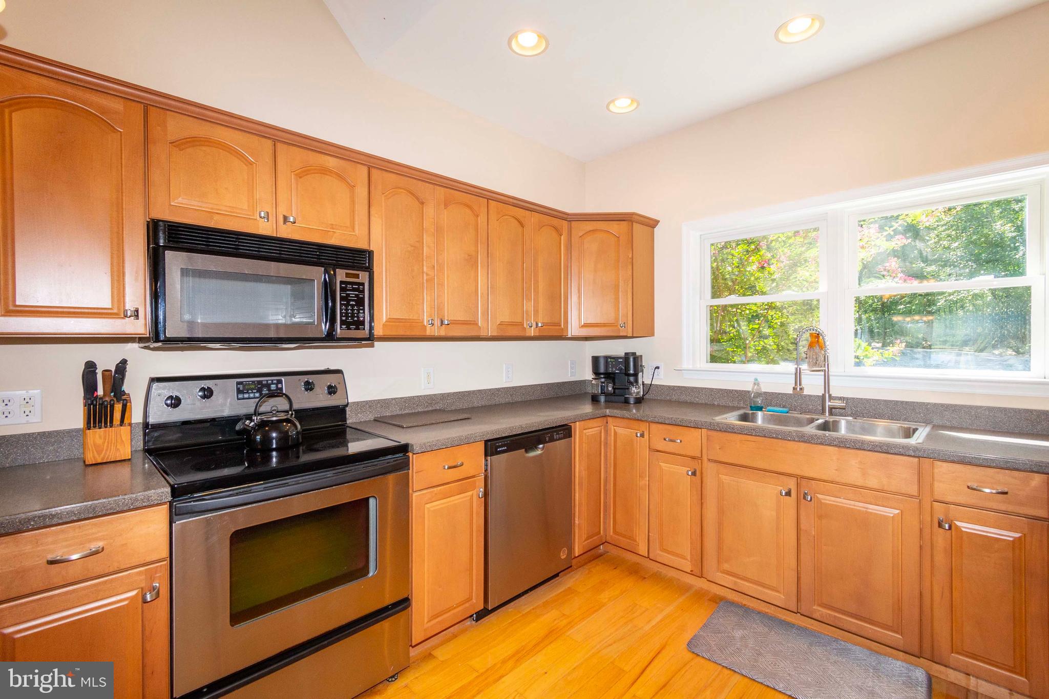 COUNTRYSIDE ON LAKE ANNA - Residential