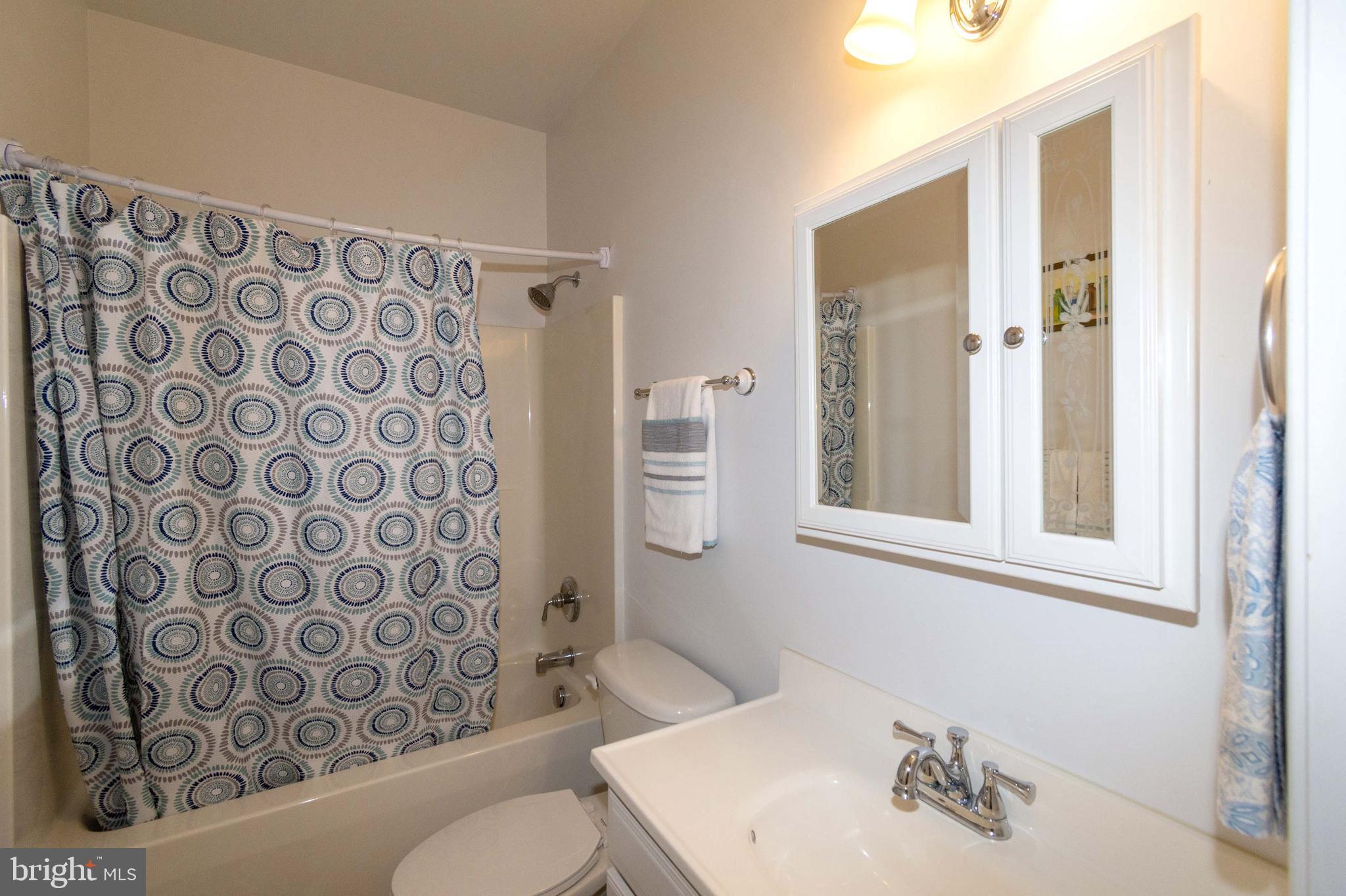 COUNTRYSIDE ON LAKE ANNA - Residential