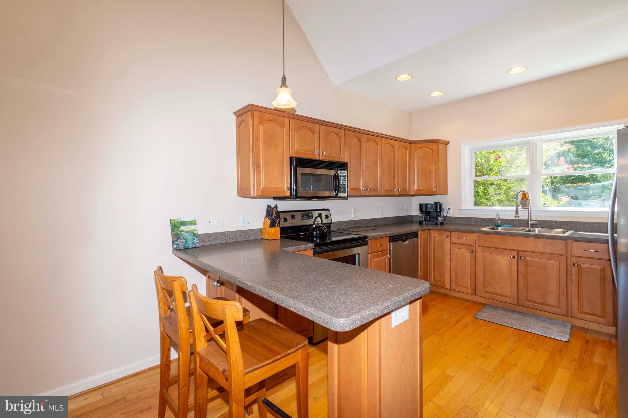 COUNTRYSIDE ON LAKE ANNA - Residential