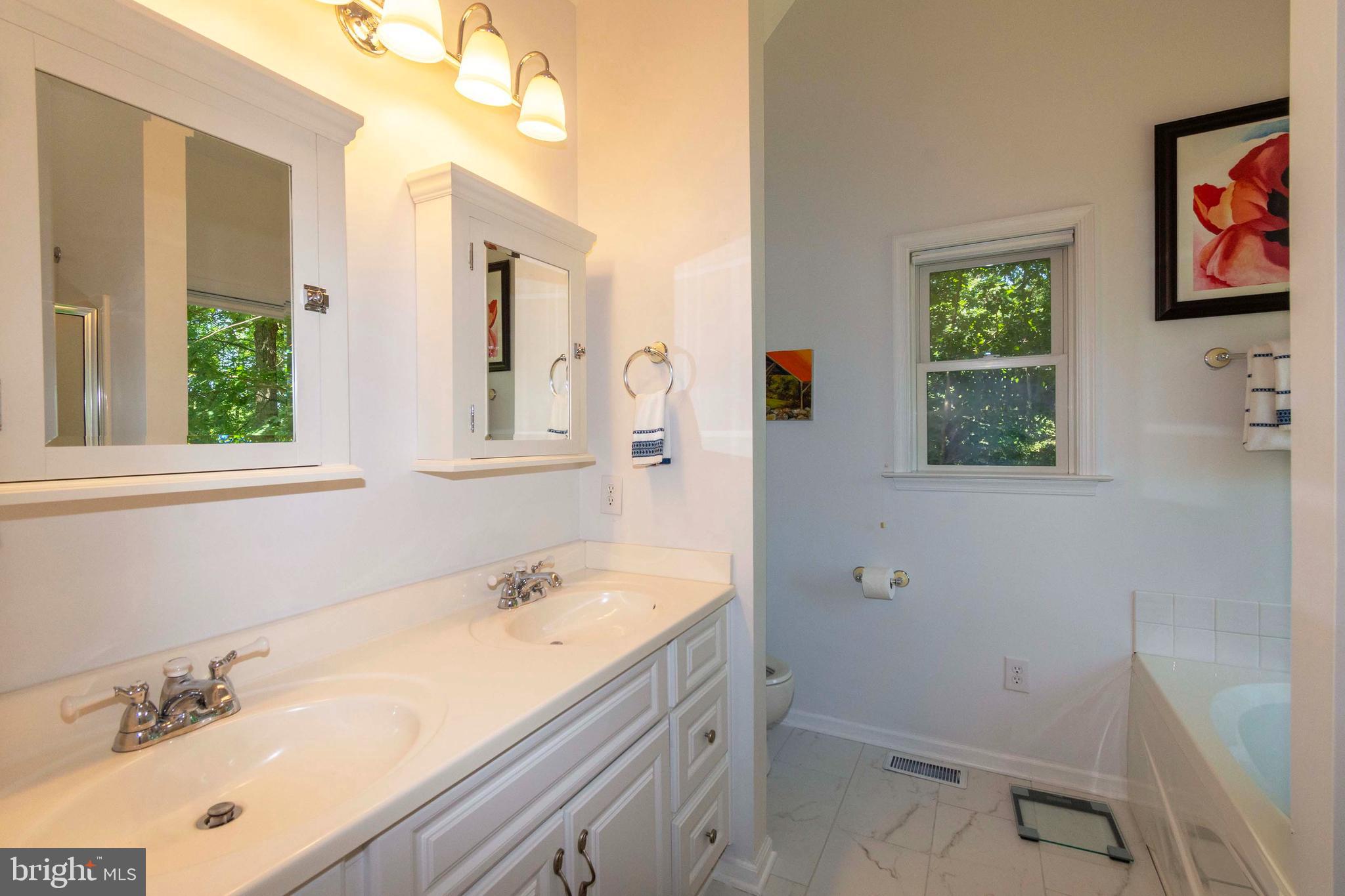 COUNTRYSIDE ON LAKE ANNA - Residential