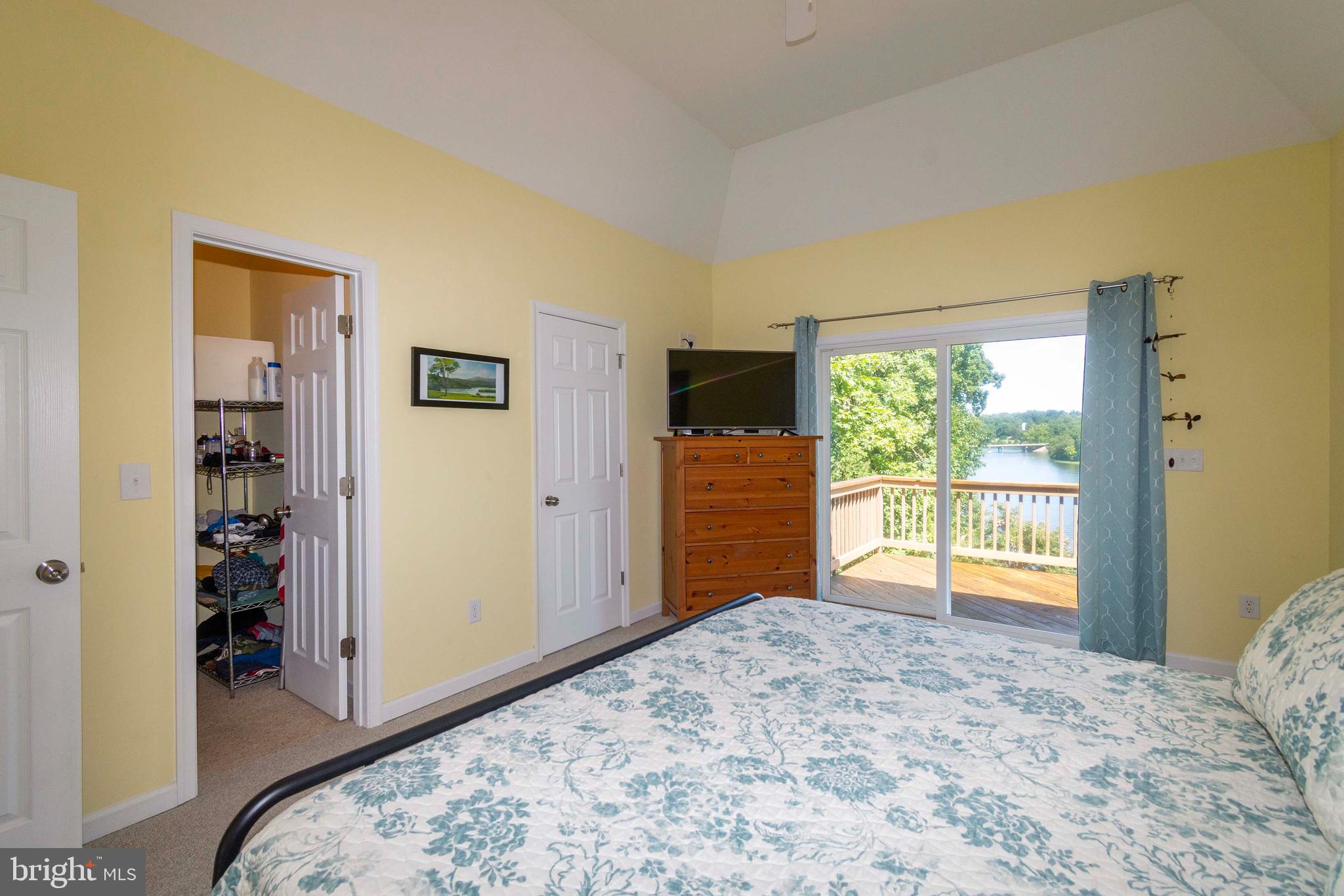 COUNTRYSIDE ON LAKE ANNA - Residential