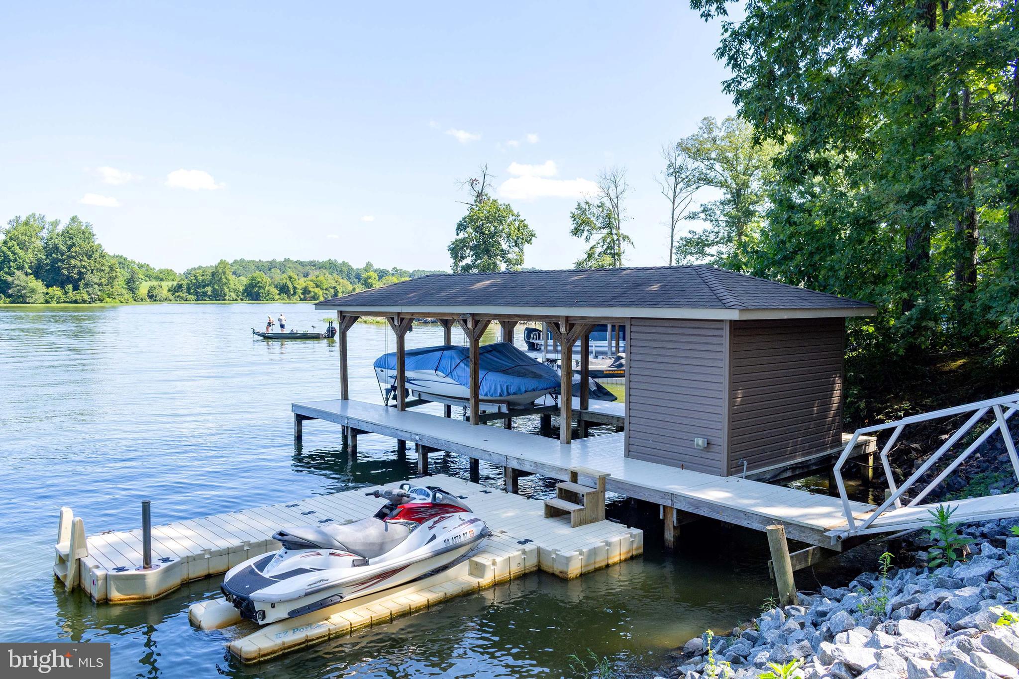 COUNTRYSIDE ON LAKE ANNA - Residential