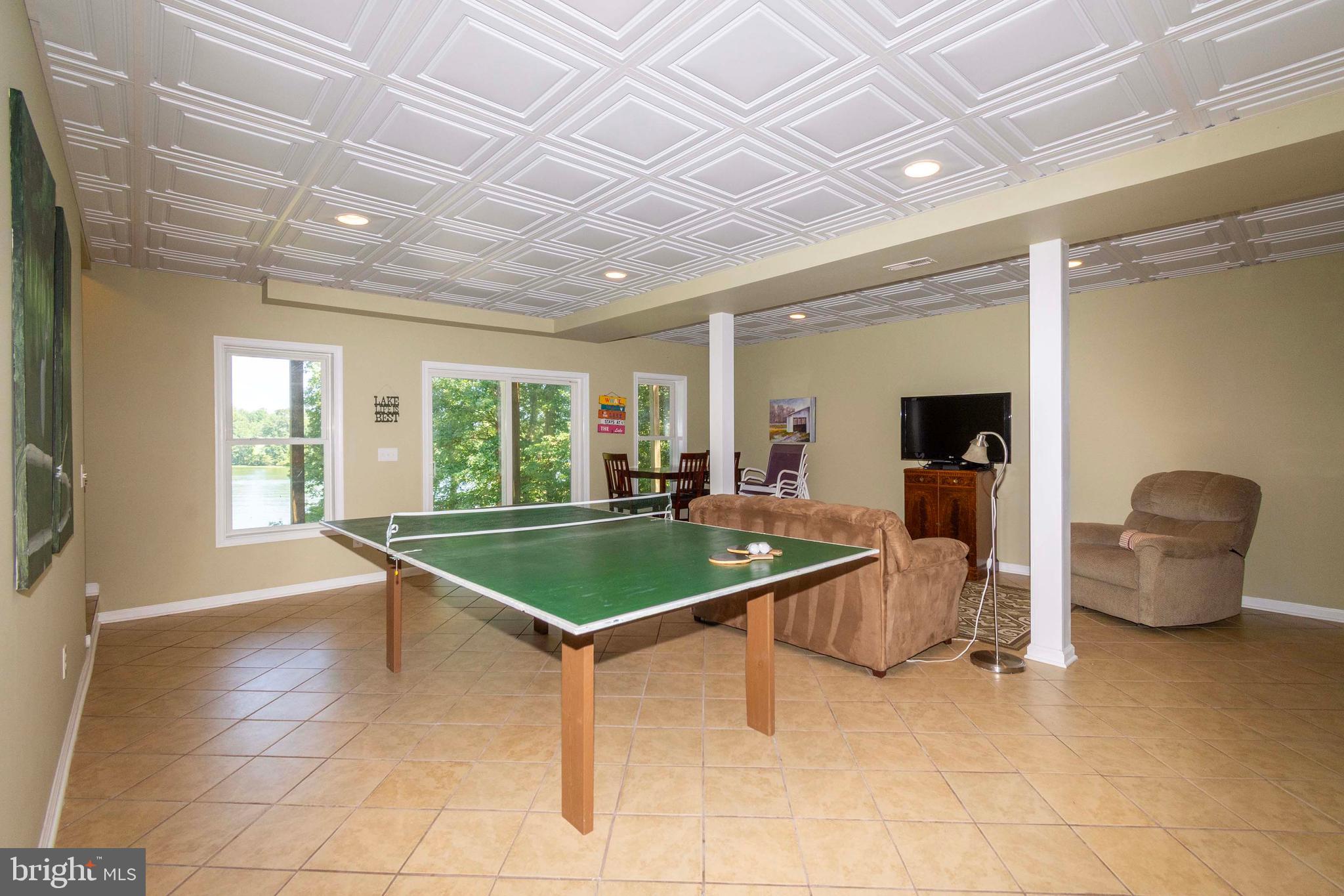 COUNTRYSIDE ON LAKE ANNA - Residential