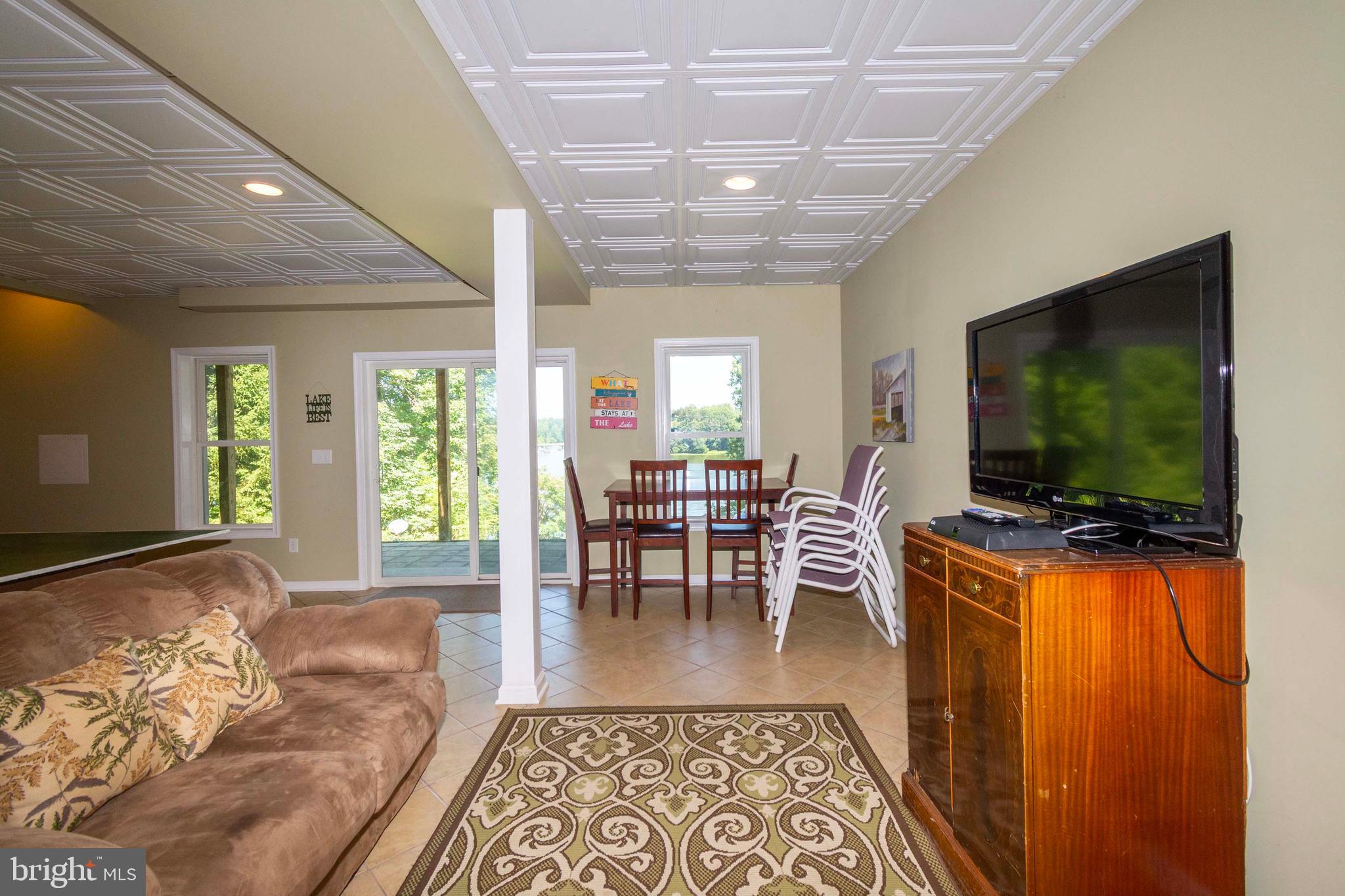 COUNTRYSIDE ON LAKE ANNA - Residential