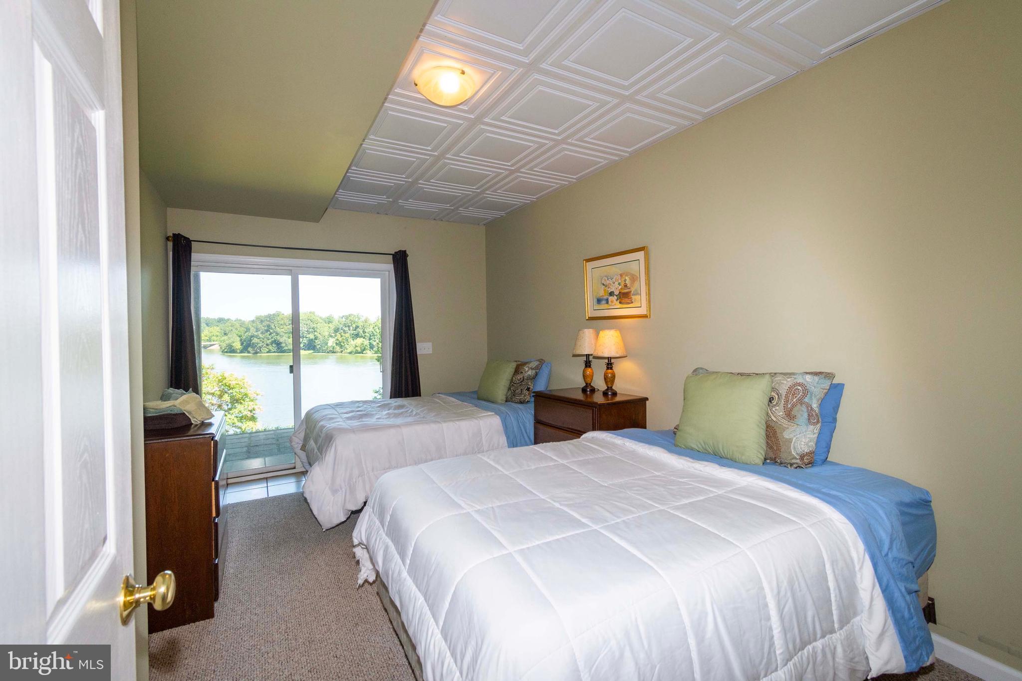 COUNTRYSIDE ON LAKE ANNA - Residential