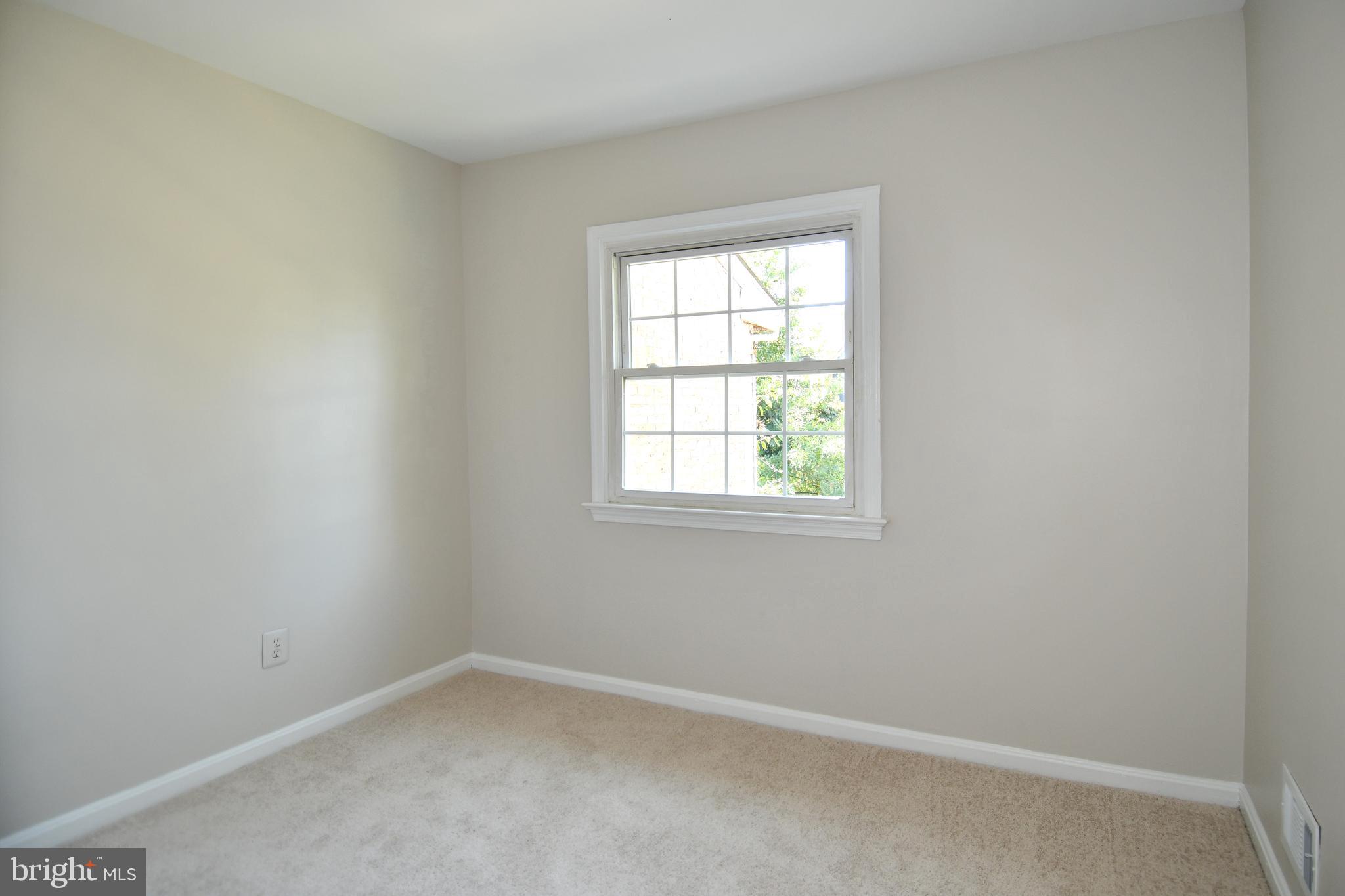 PARK AVENUE SQUARE - Residential Lease