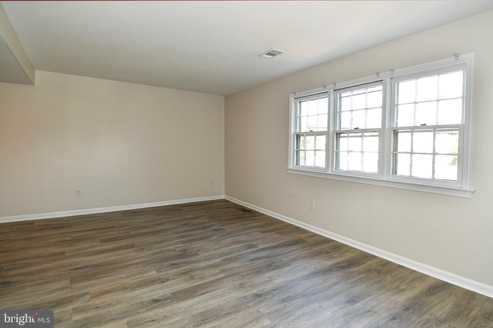 PARK AVENUE SQUARE - Residential Lease