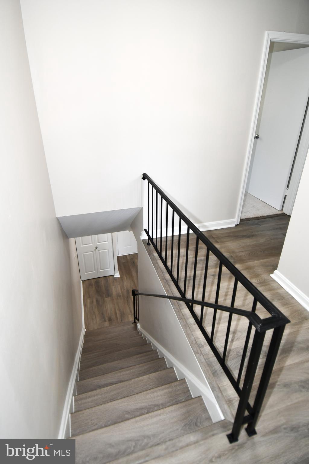 PARK AVENUE SQUARE - Residential Lease