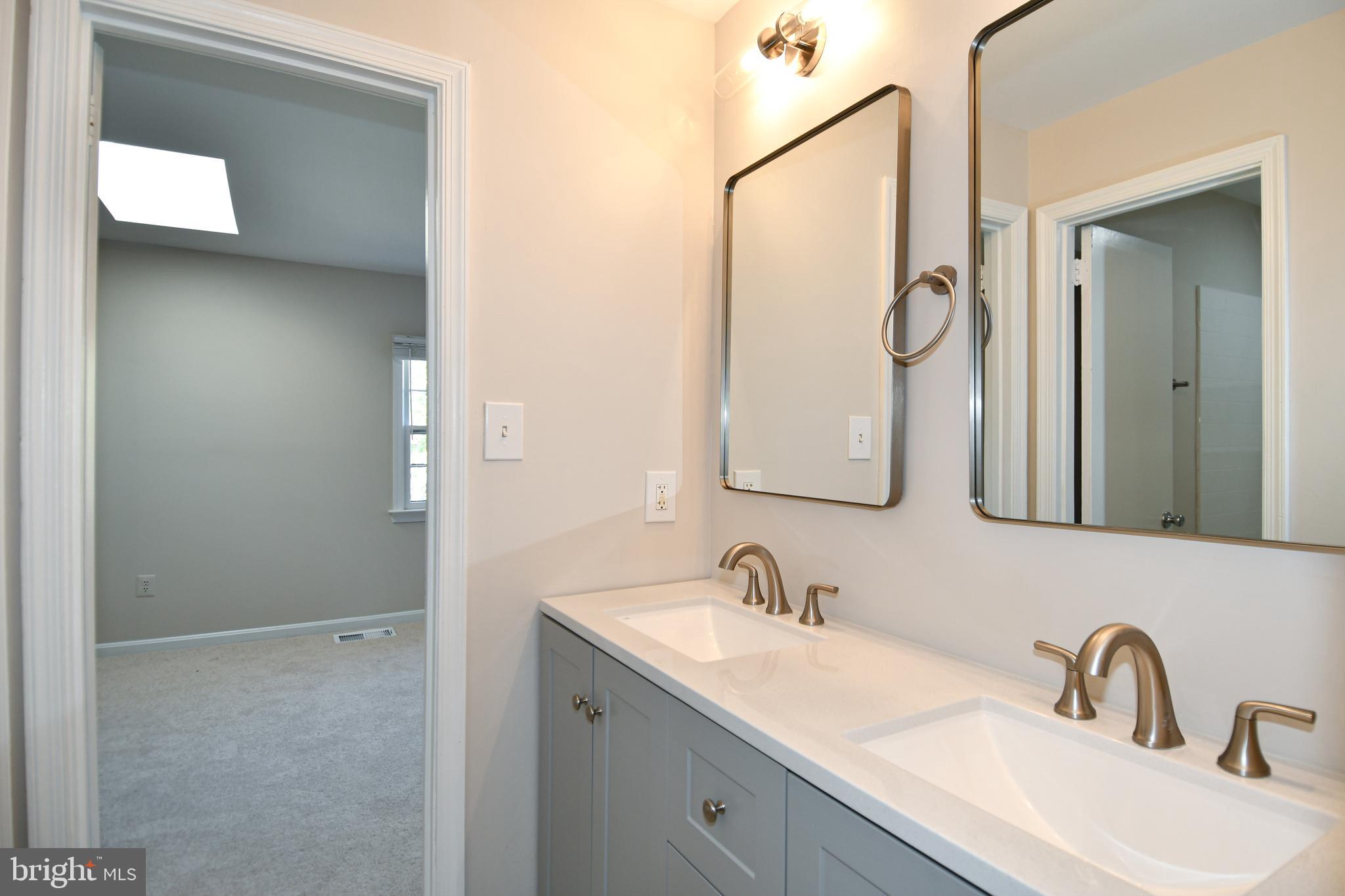 PARK AVENUE SQUARE - Residential Lease