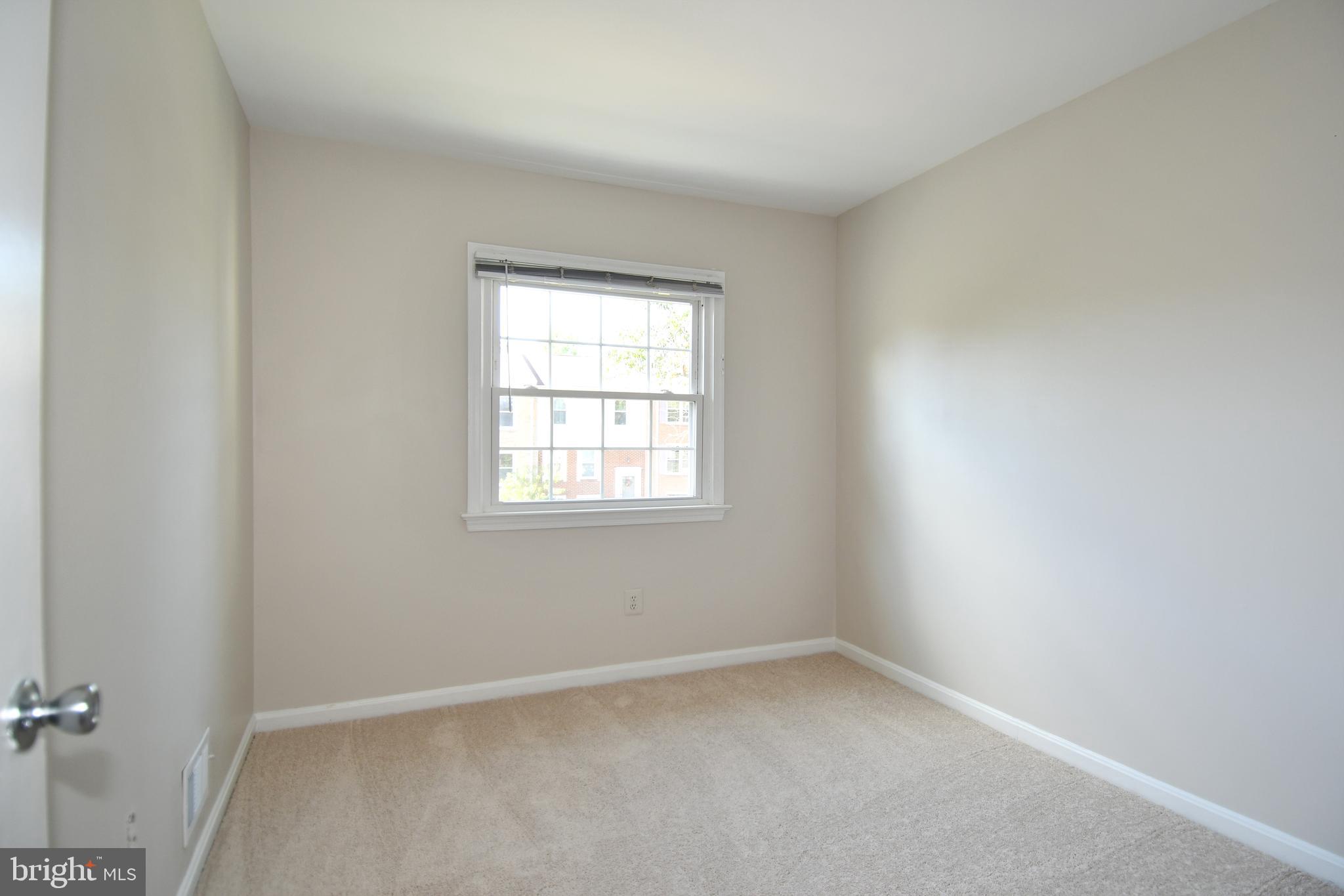 PARK AVENUE SQUARE - Residential Lease