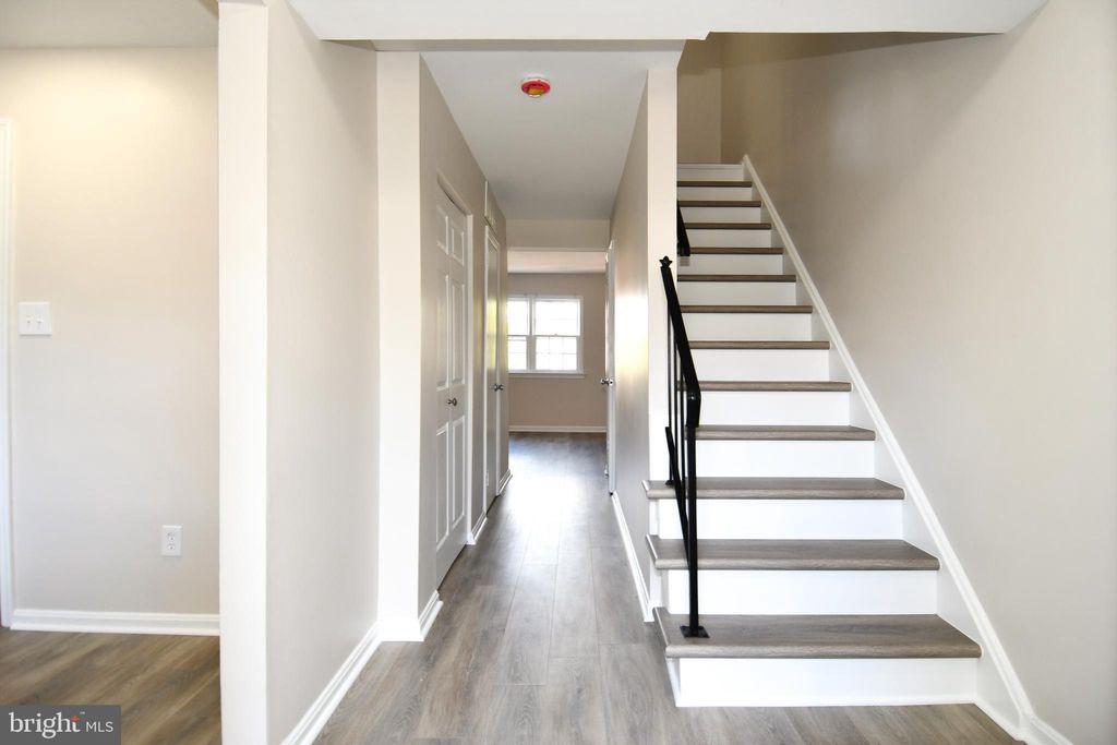 Photo of 938 Park Avenue, HERNDON, VA 20170 (MLS # VAFX2273974)