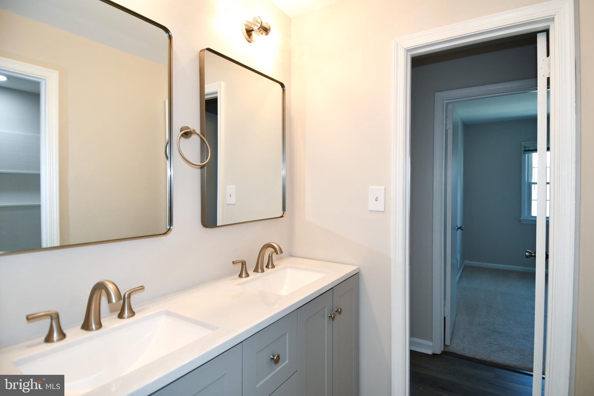 PARK AVENUE SQUARE - Residential Lease