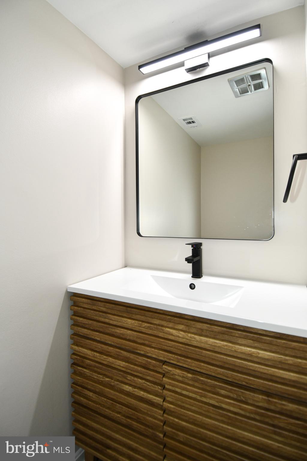 PARK AVENUE SQUARE - Residential Lease