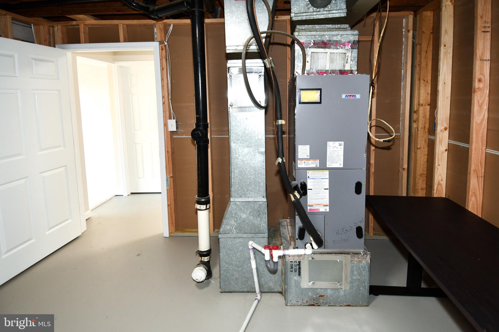 PARK AVENUE SQUARE - Residential Lease