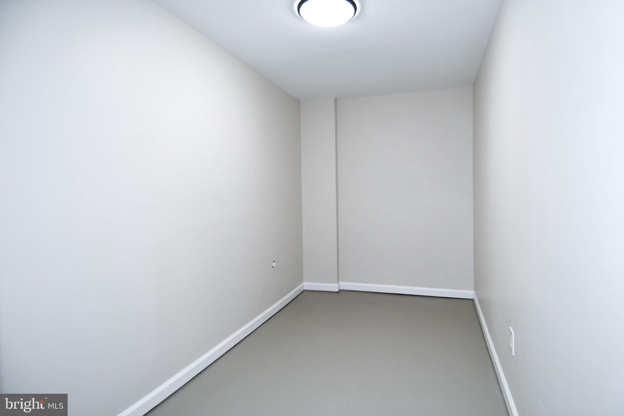 PARK AVENUE SQUARE - Residential Lease