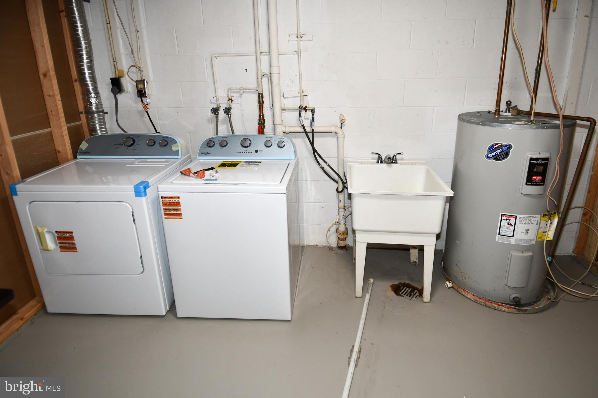 PARK AVENUE SQUARE - Residential Lease