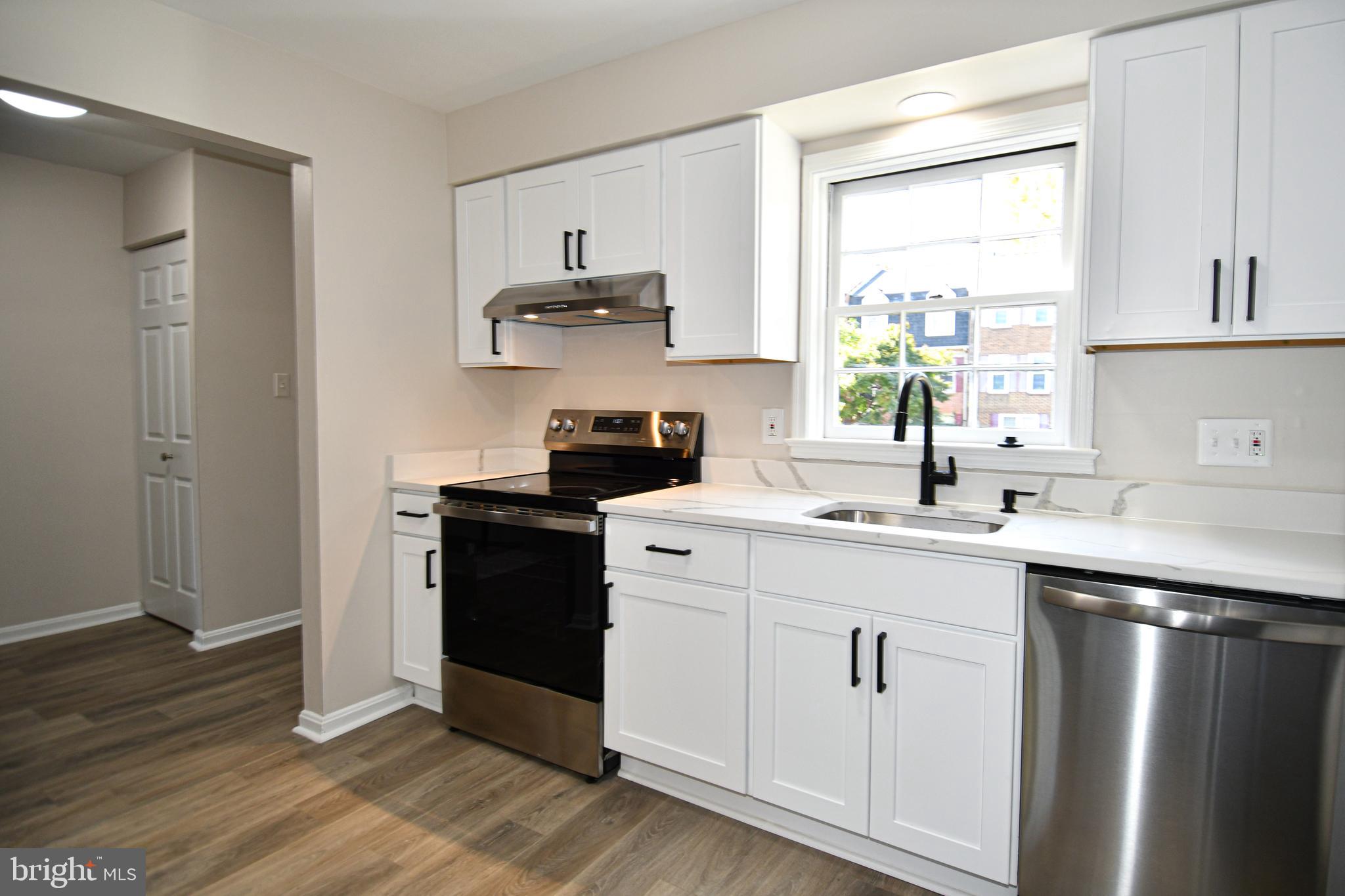 PARK AVENUE SQUARE - Residential Lease