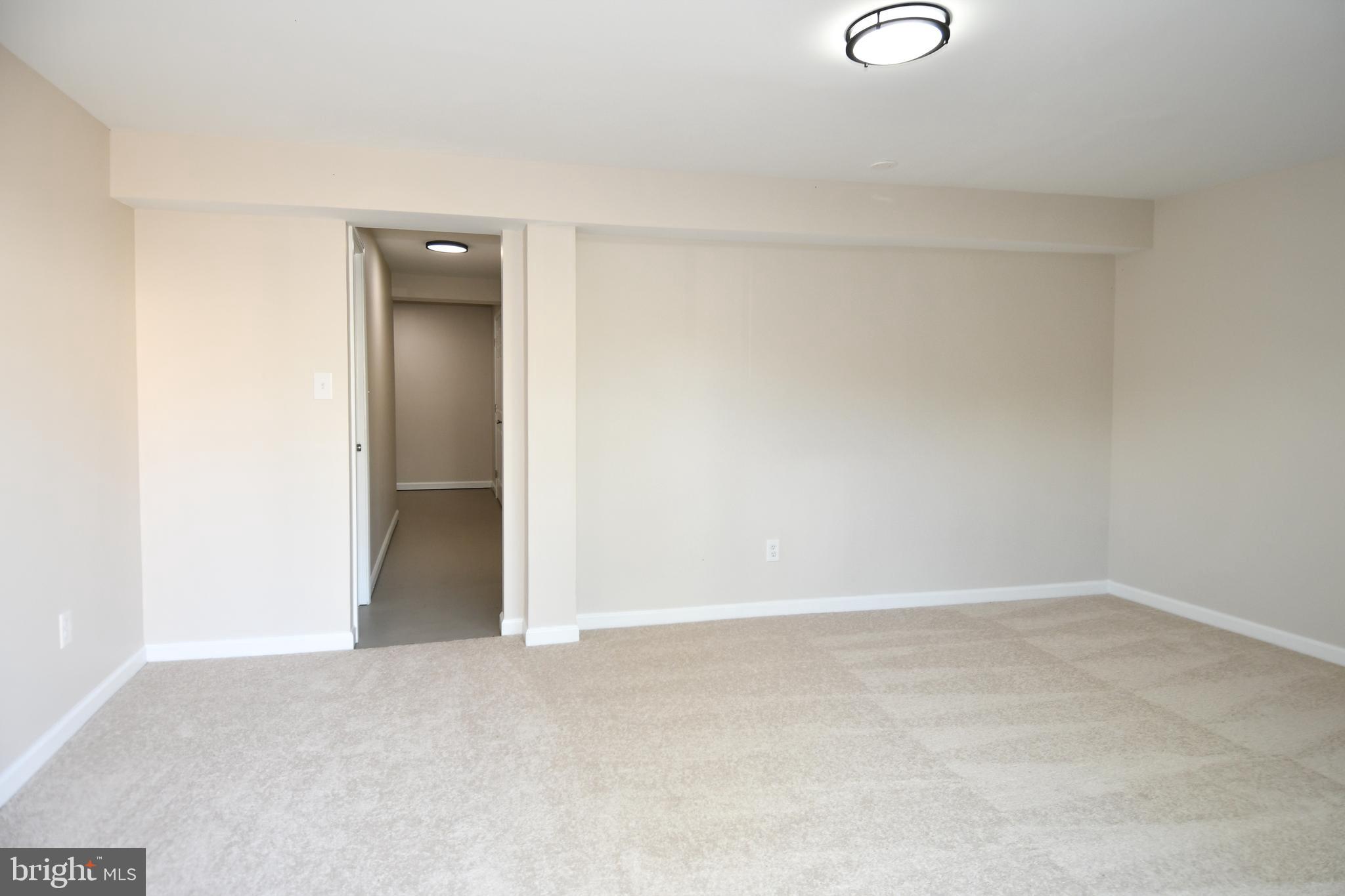 PARK AVENUE SQUARE - Residential Lease