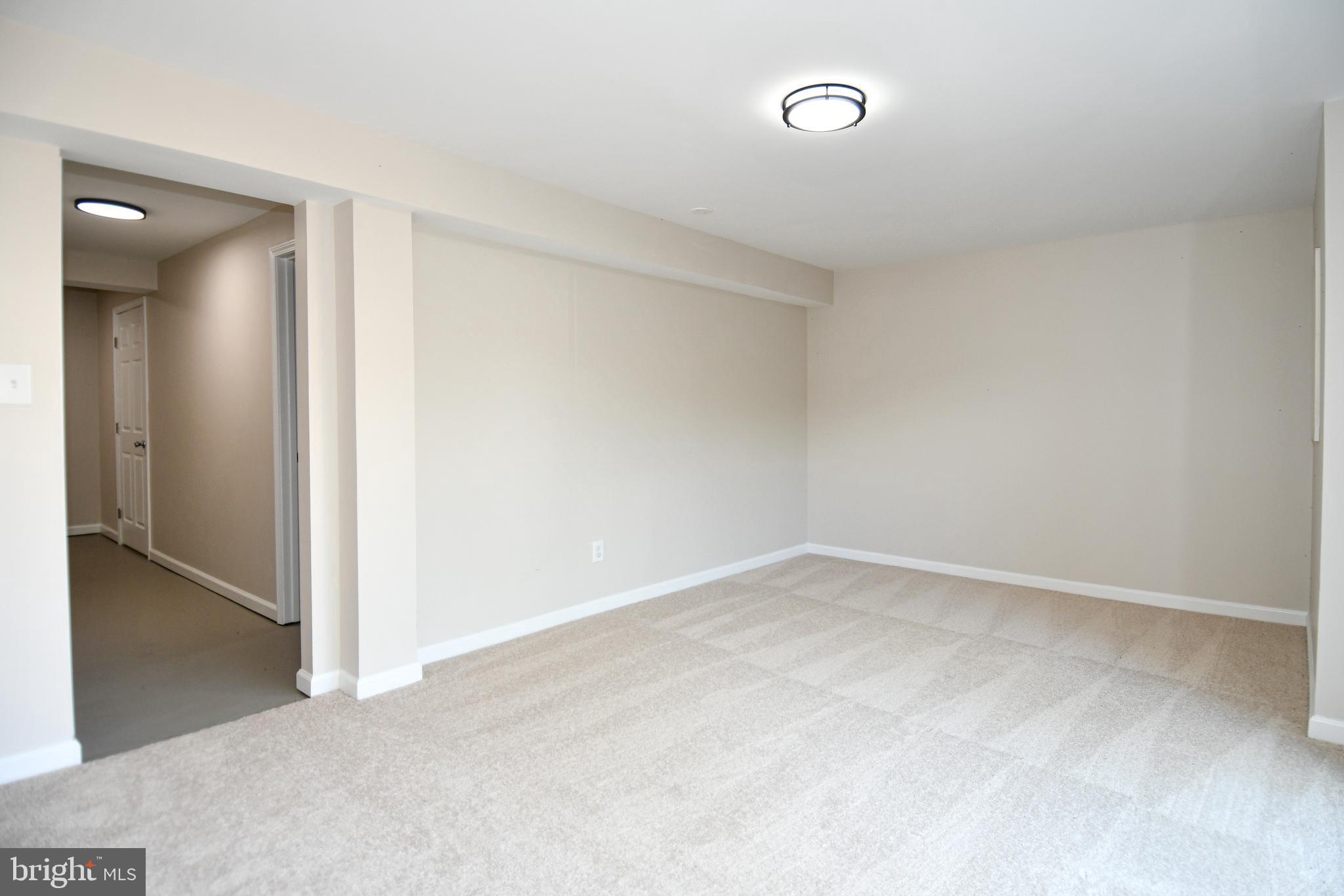 PARK AVENUE SQUARE - Residential Lease