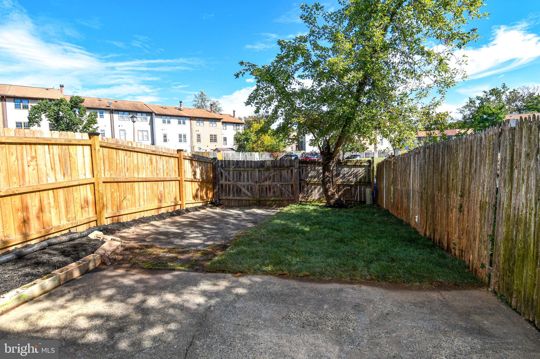 PARK AVENUE SQUARE - Residential Lease