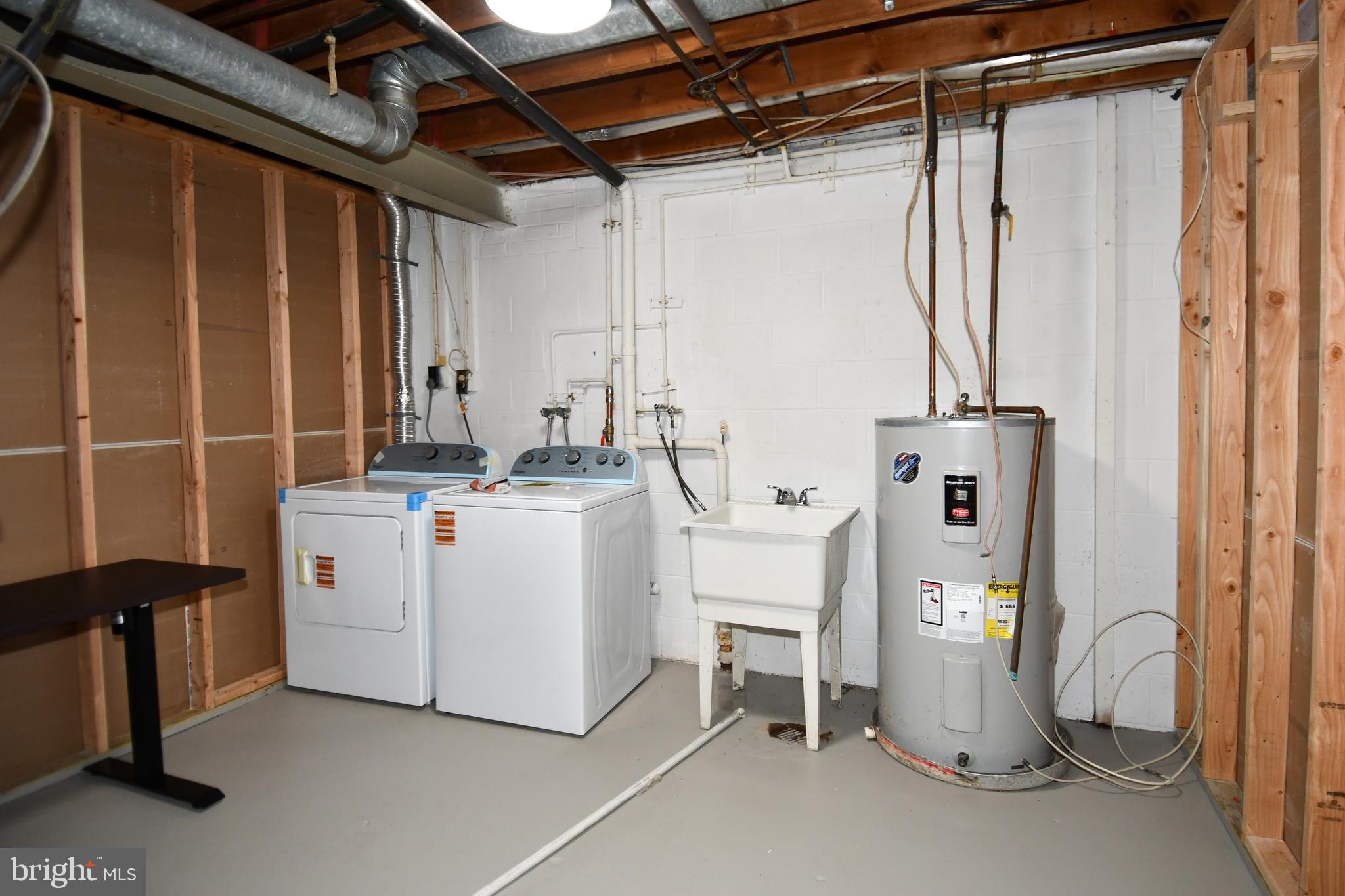 PARK AVENUE SQUARE - Residential Lease