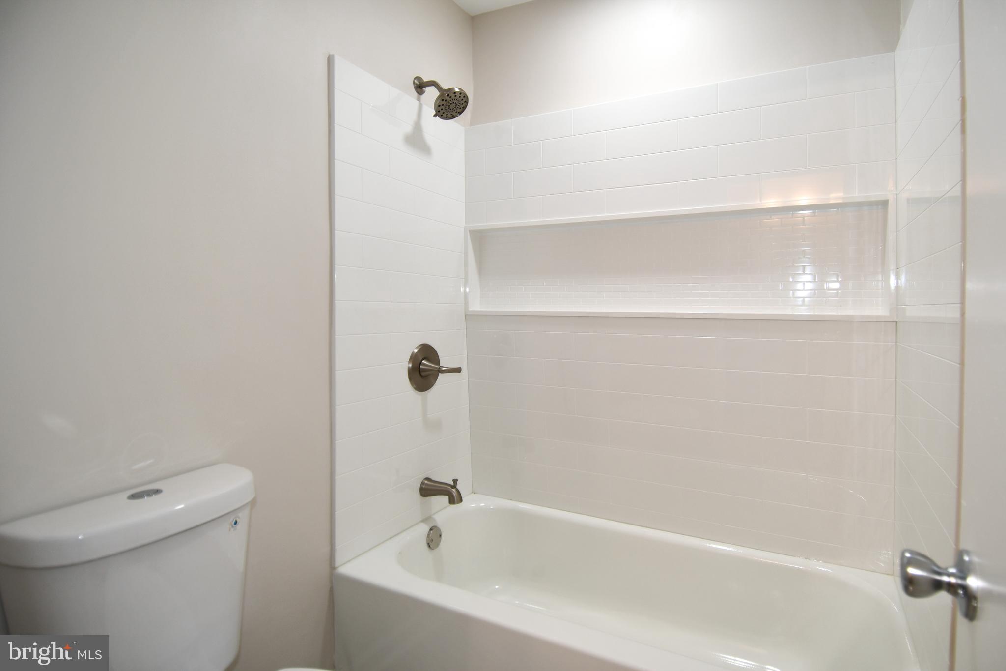 PARK AVENUE SQUARE - Residential Lease