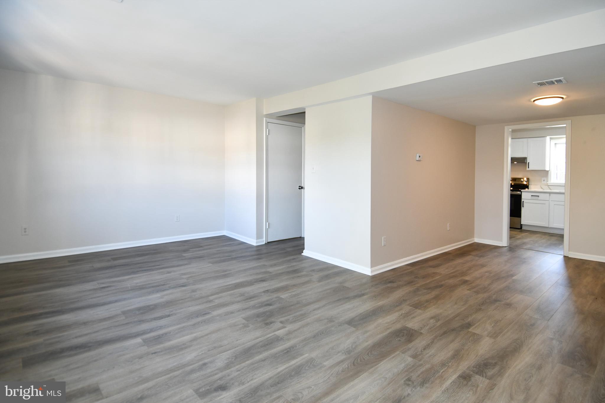 PARK AVENUE SQUARE - Residential Lease