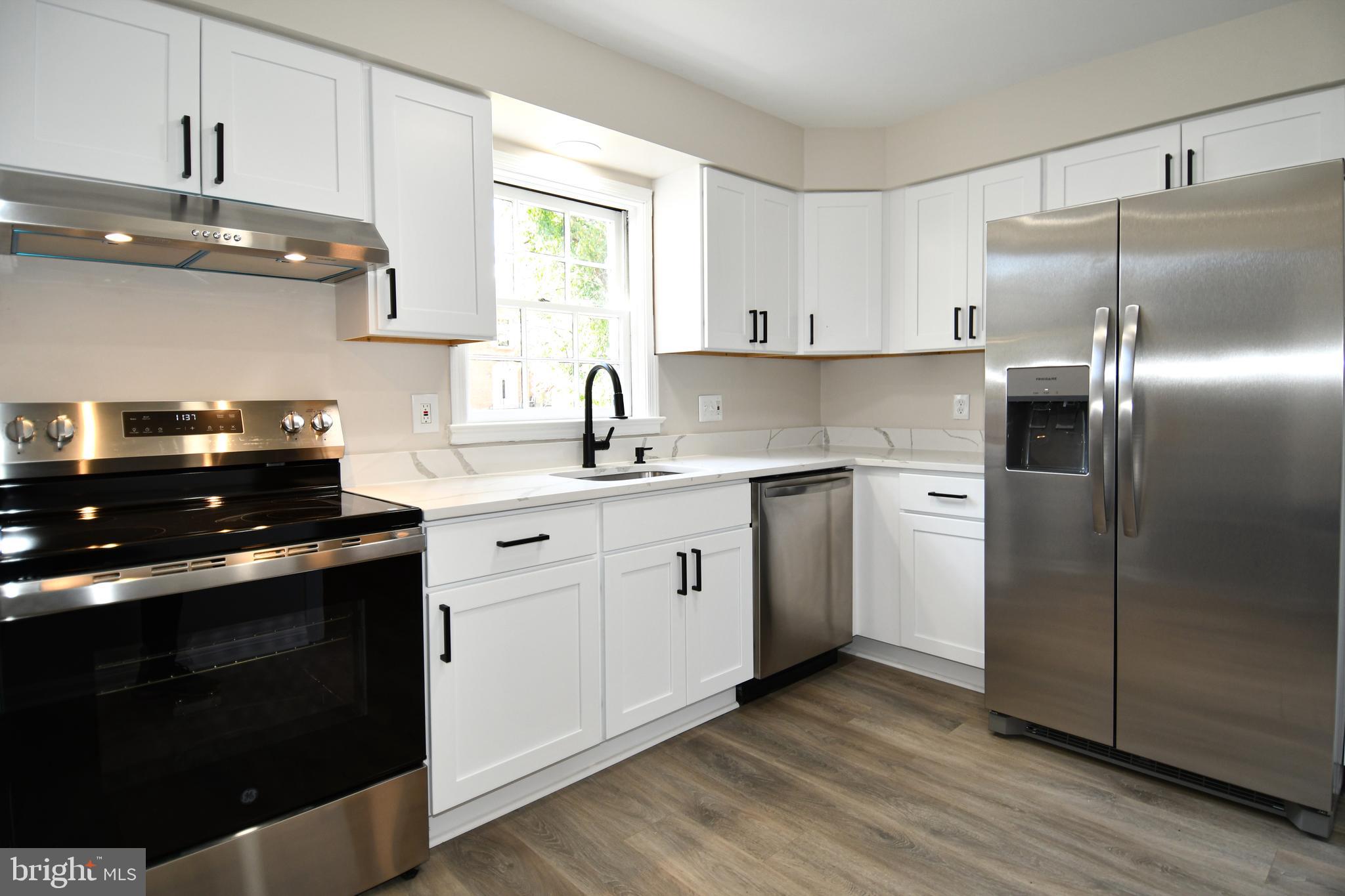 PARK AVENUE SQUARE - Residential Lease