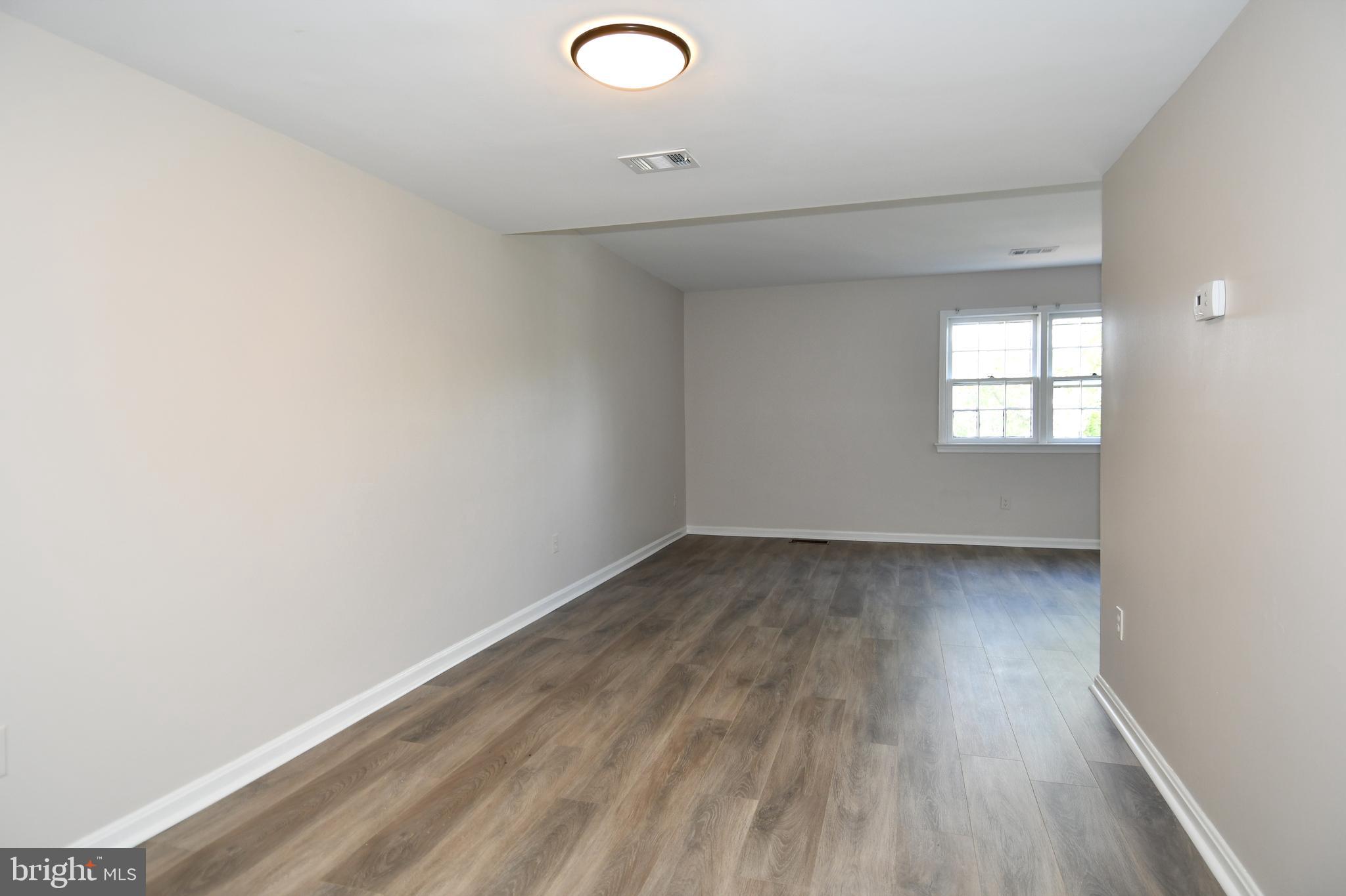 PARK AVENUE SQUARE - Residential Lease