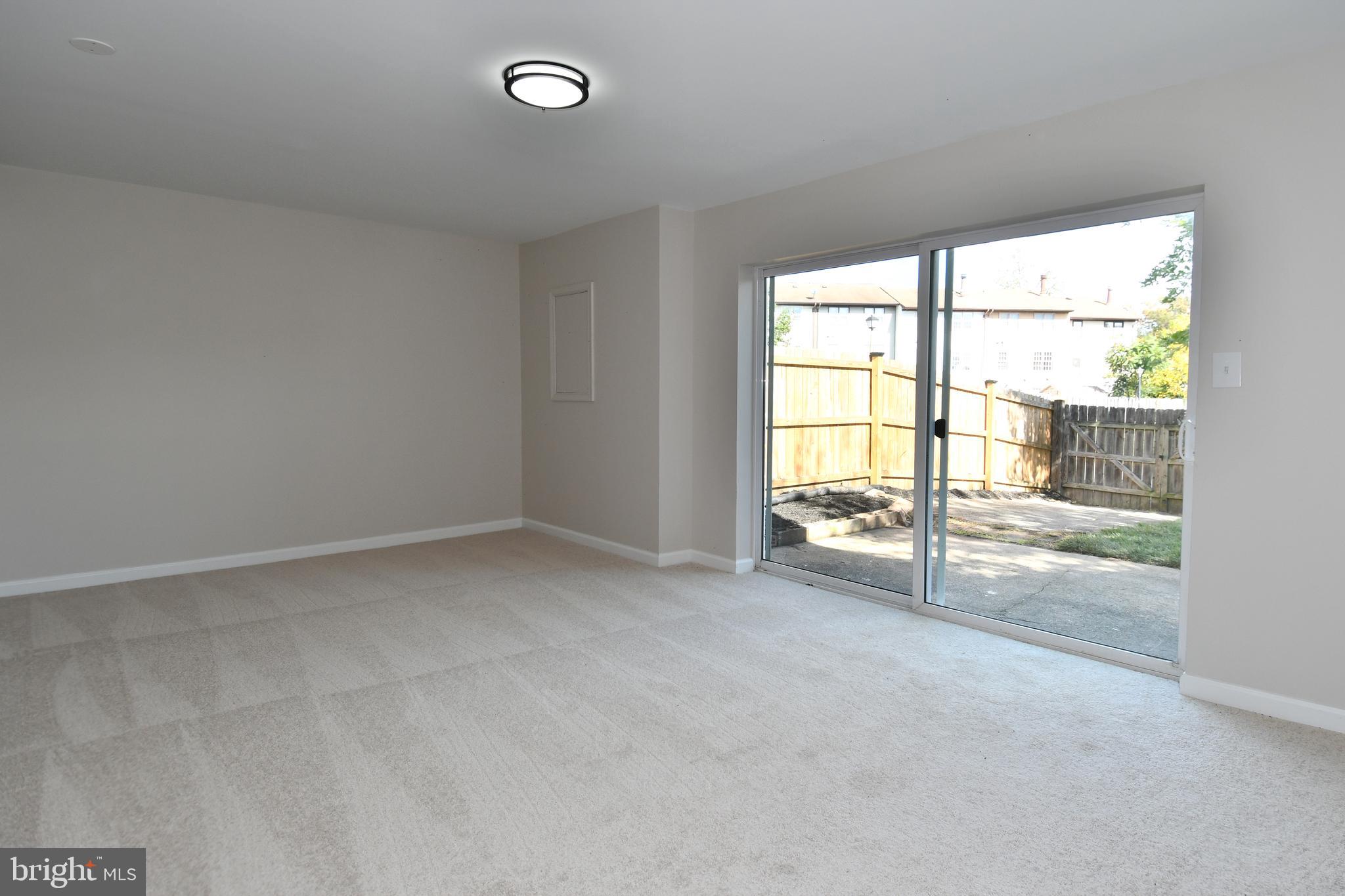 PARK AVENUE SQUARE - Residential Lease