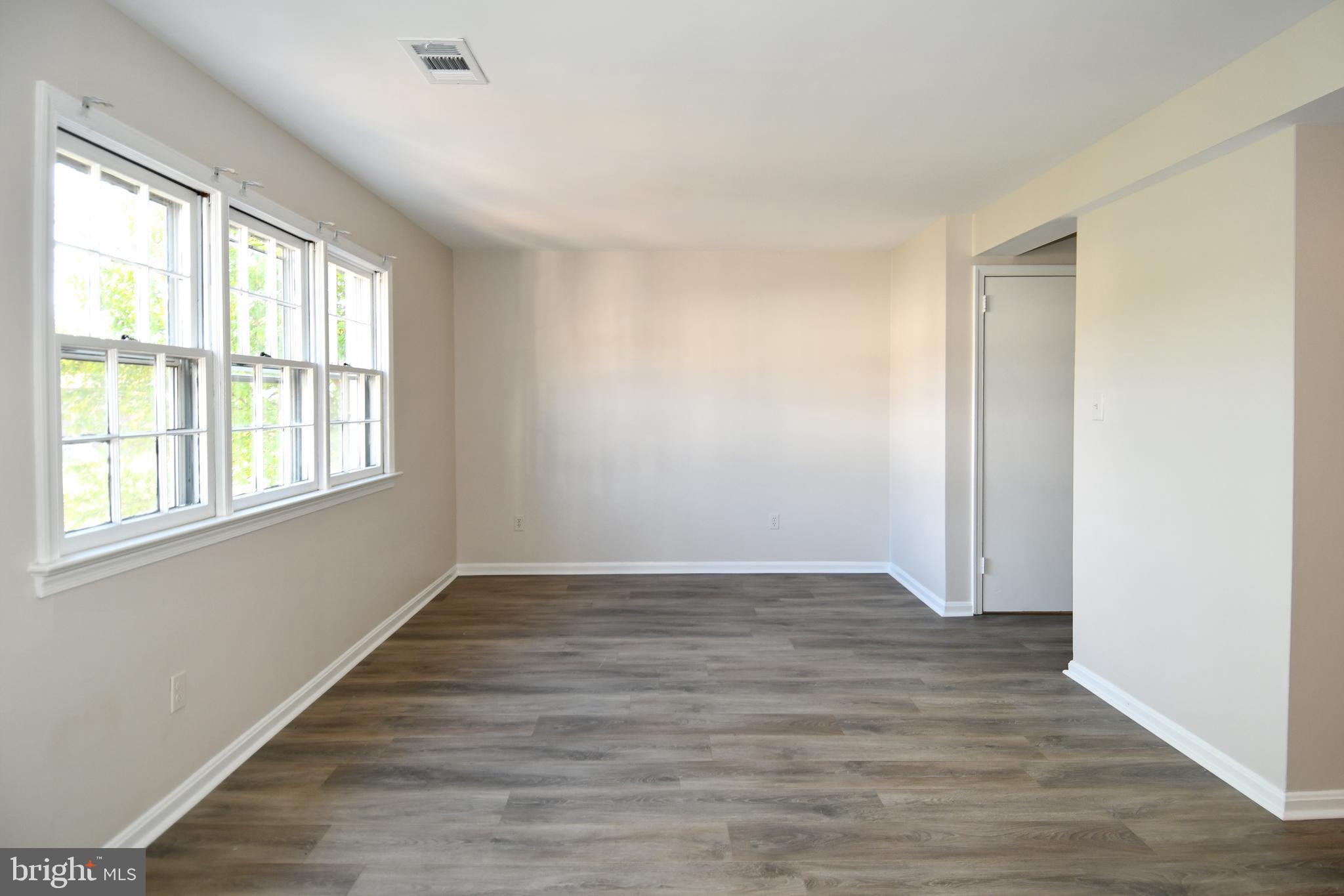 PARK AVENUE SQUARE - Residential Lease