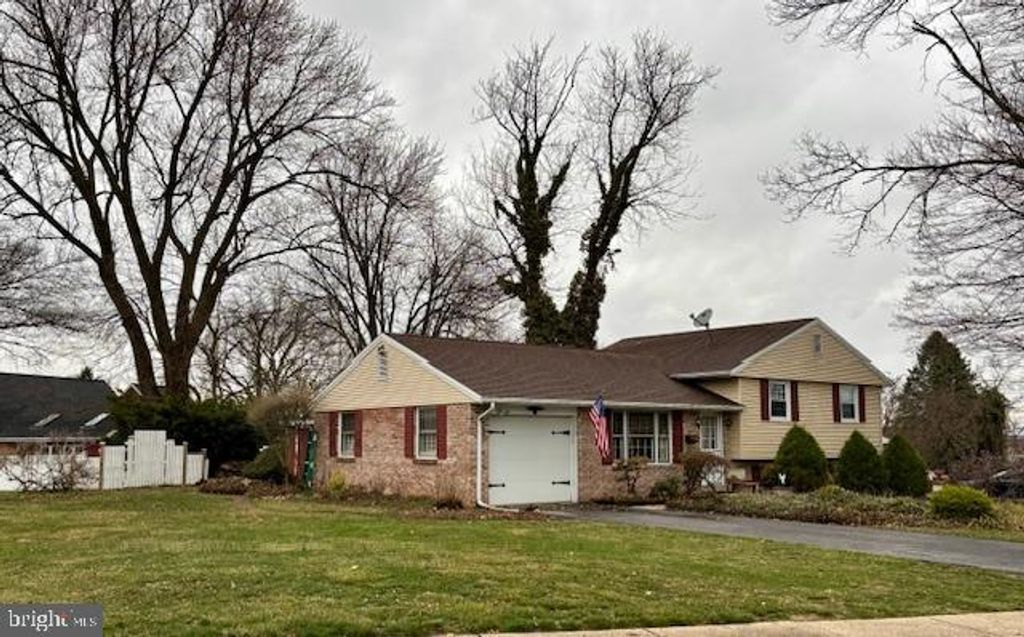 Photo of 229 Pleasant View Drive, STRASBURG, PA 17579 (MLS # PALA2084334)