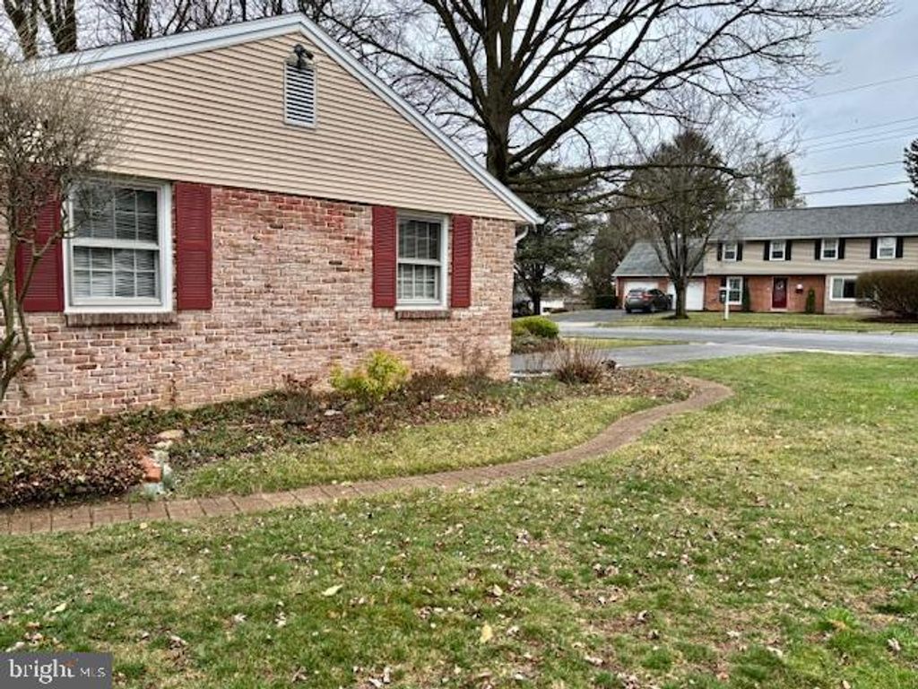 Photo of 229 Pleasant View Drive, STRASBURG, PA 17579 (MLS # PALA2084334)