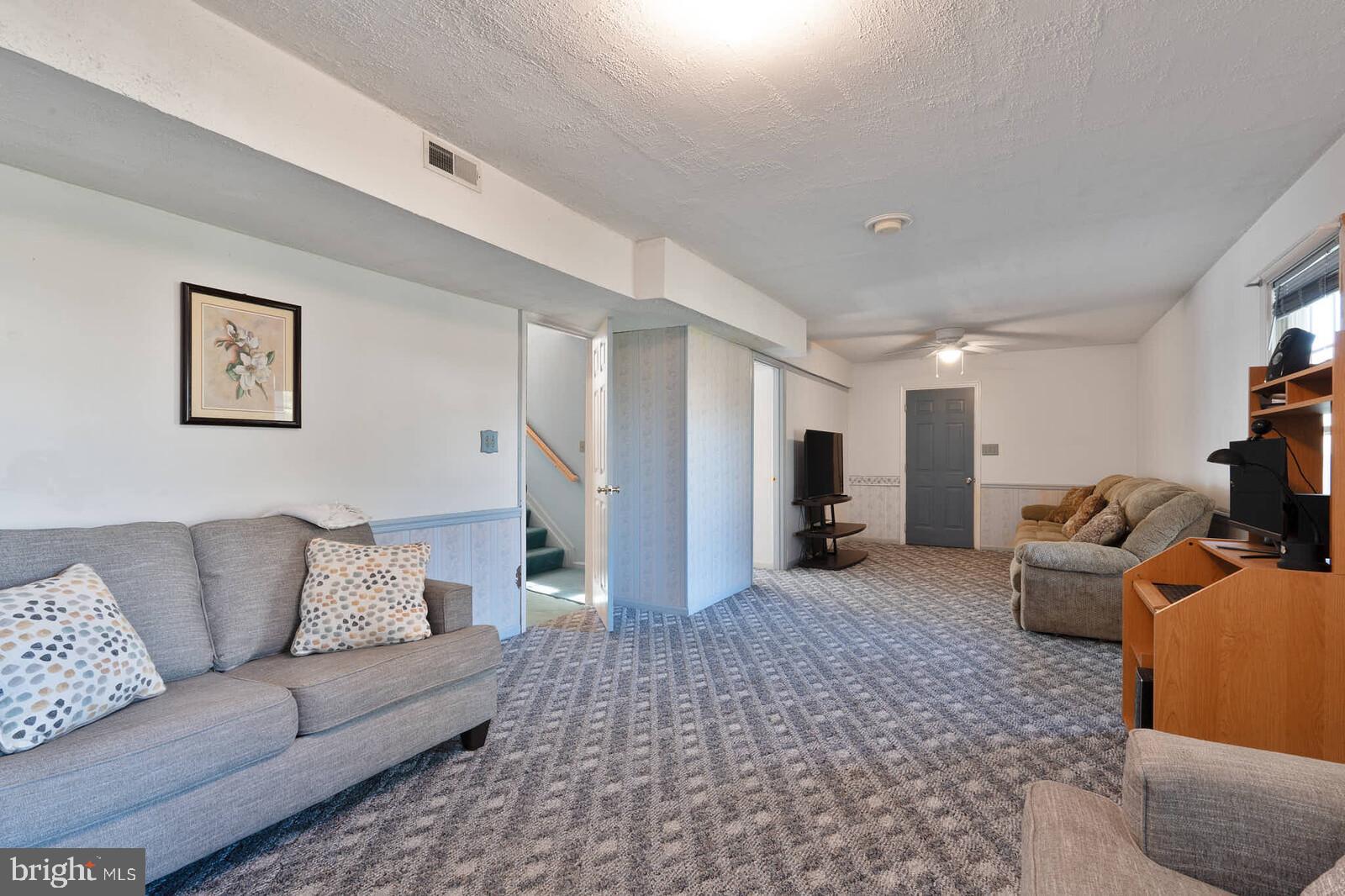 WESTBURY - Residential