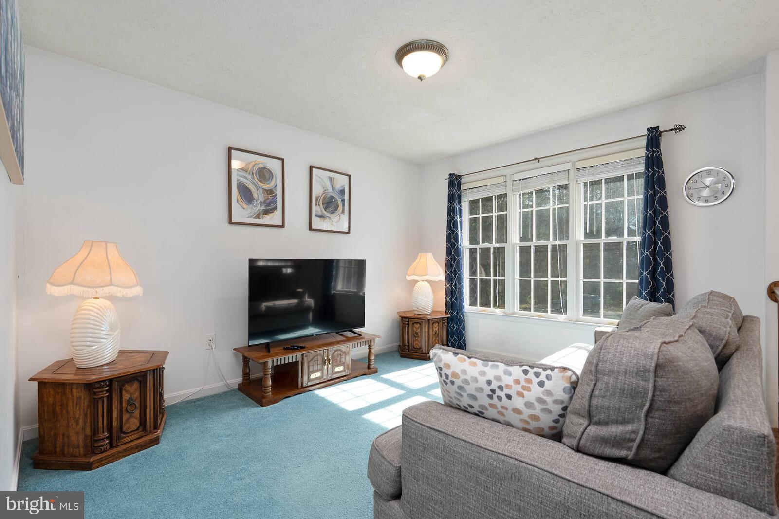 WESTBURY - Residential