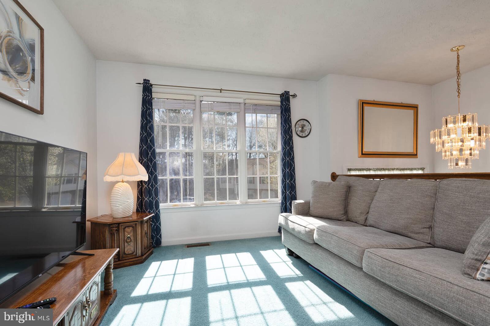 WESTBURY - Residential