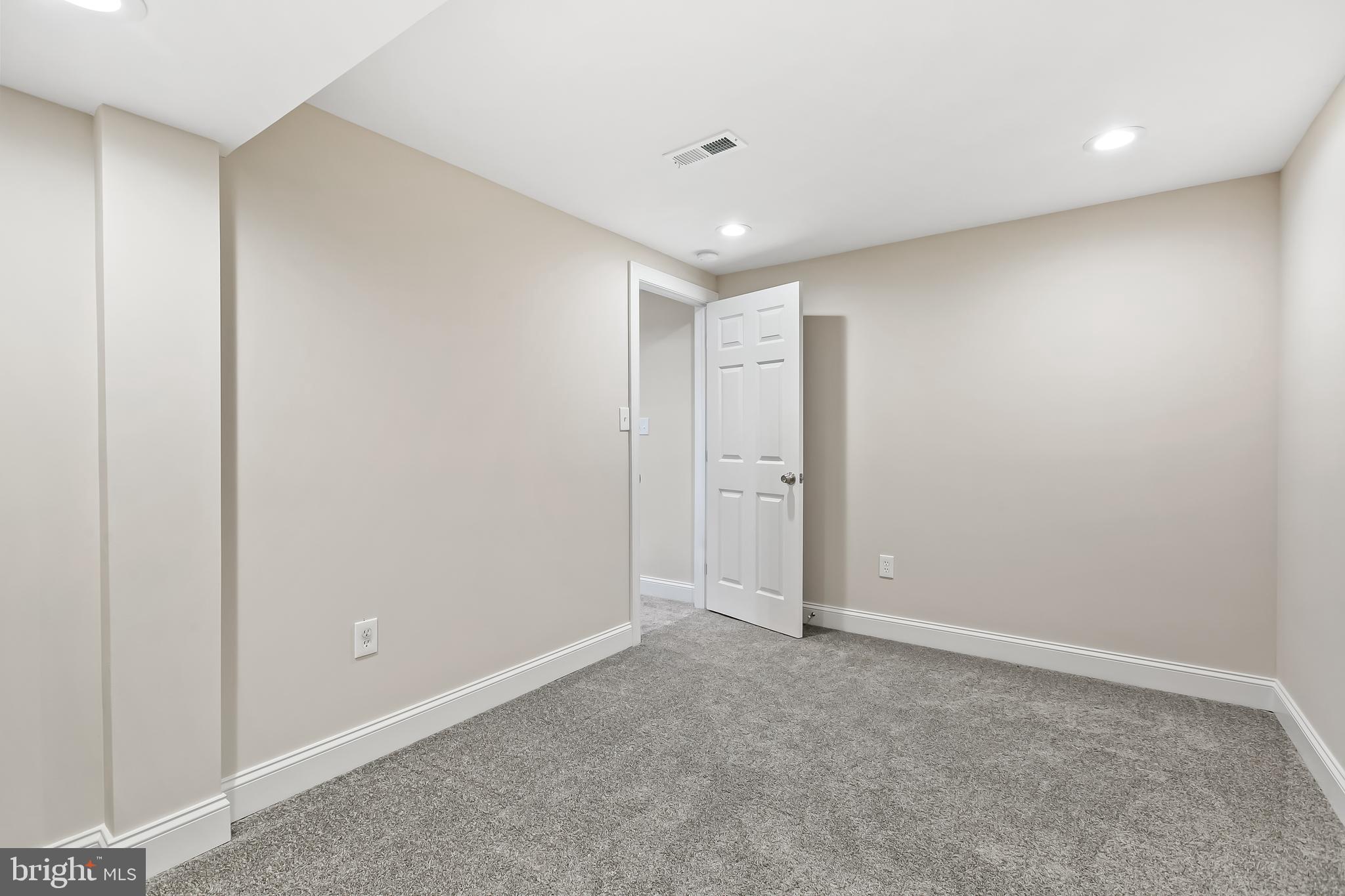 RANDOM HEIGHTS - Residential