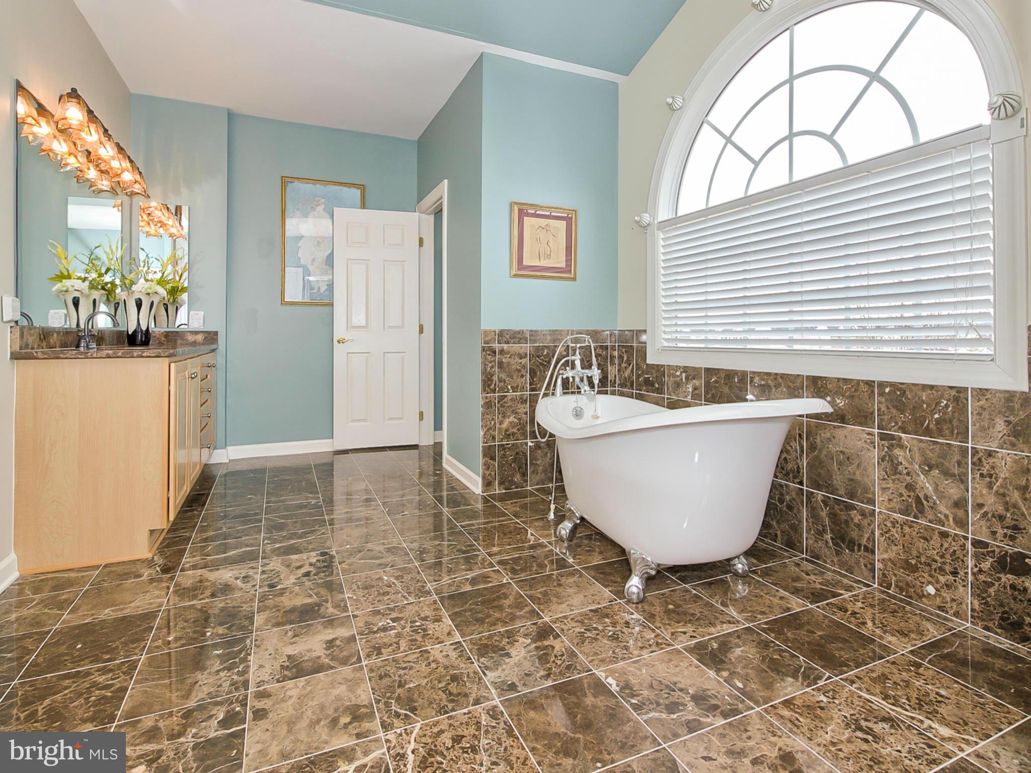 ADAMSTOWN COMMONS - Residential