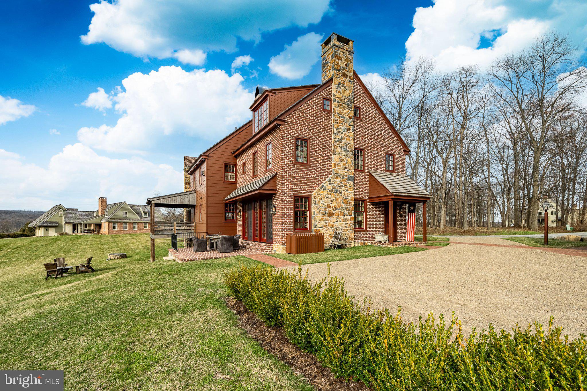 OLDEBULLTOWNVILLAGE - Residential