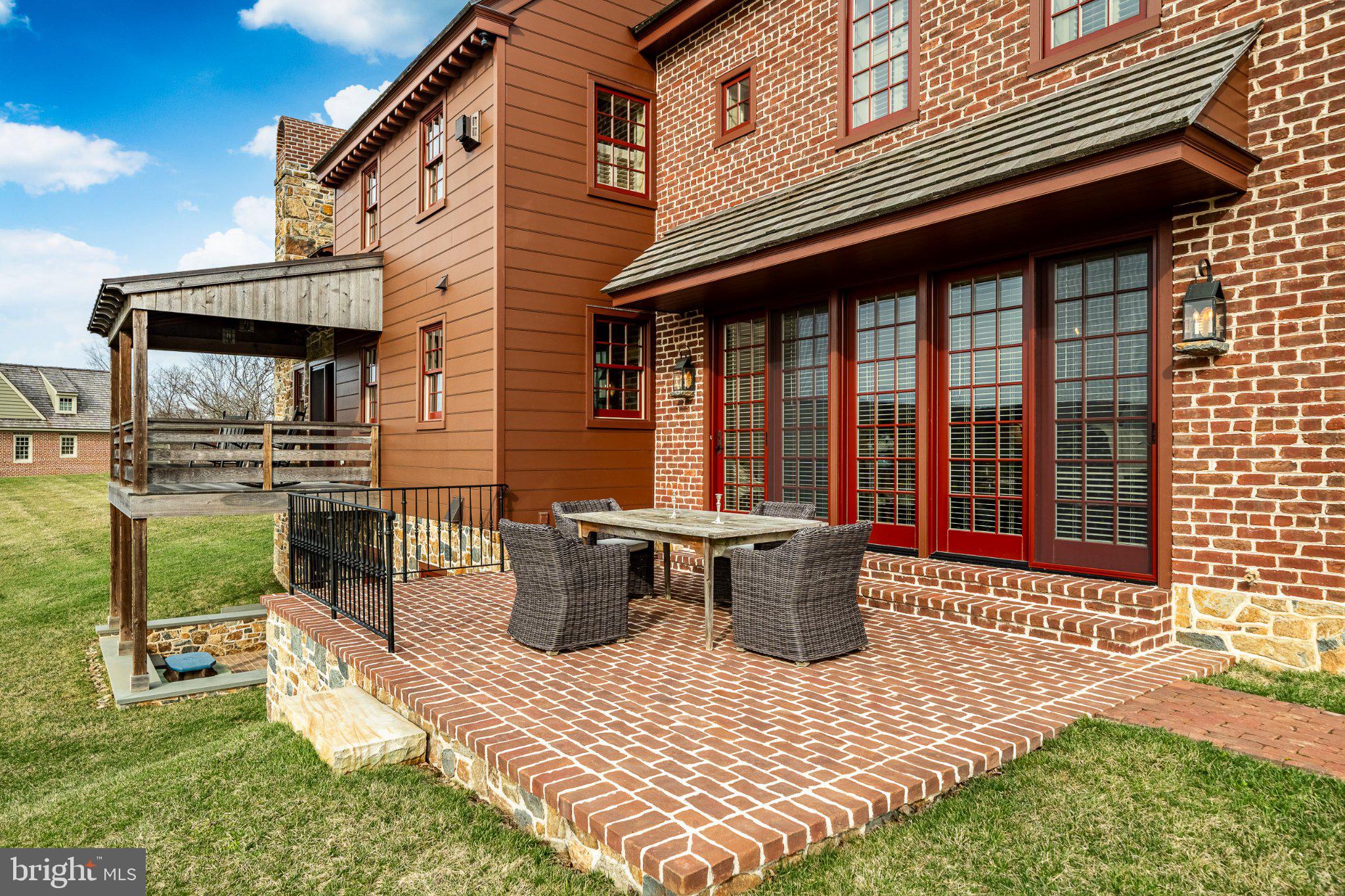 OLDEBULLTOWNVILLAGE - Residential