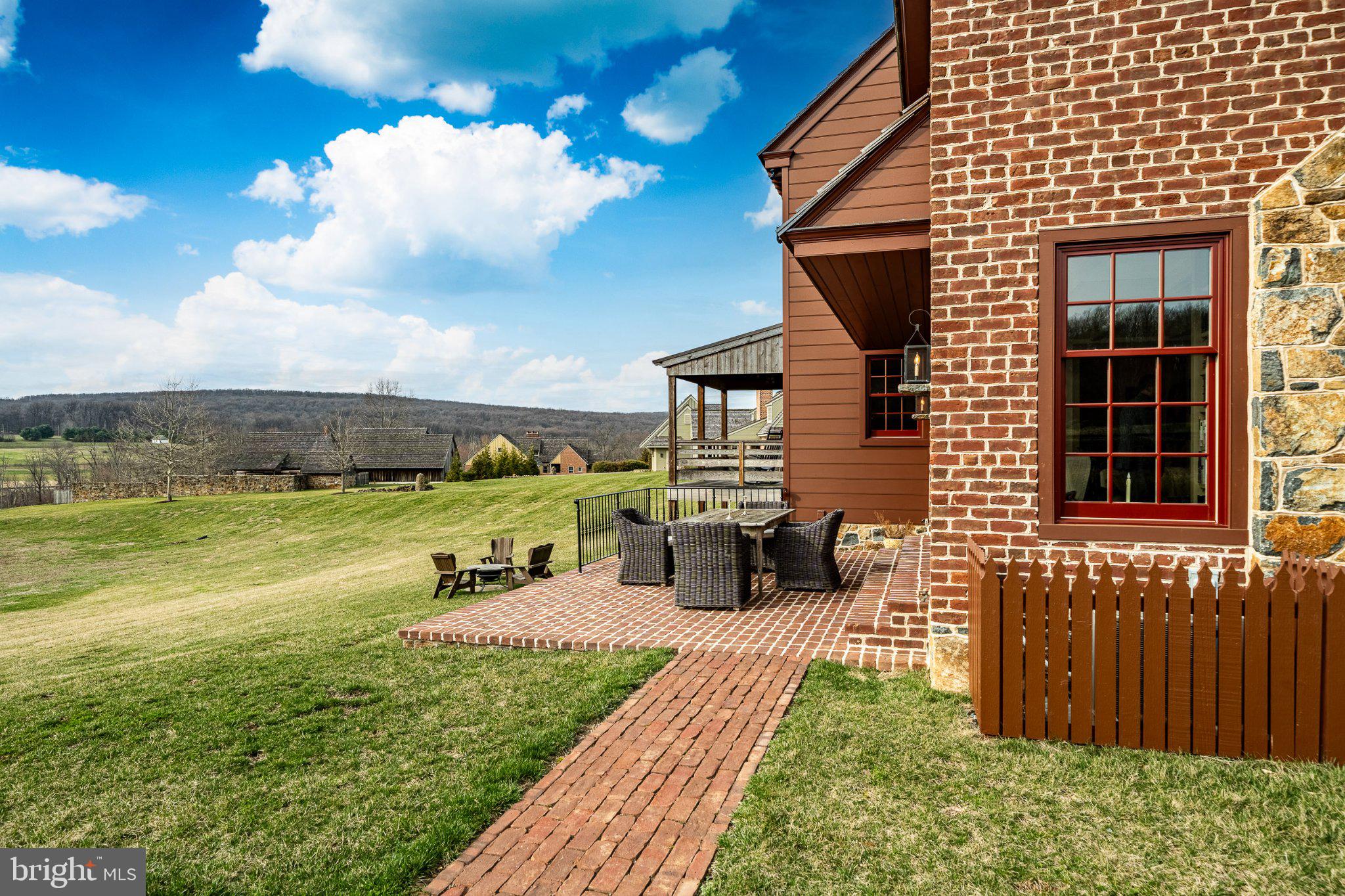 OLDEBULLTOWNVILLAGE - Residential