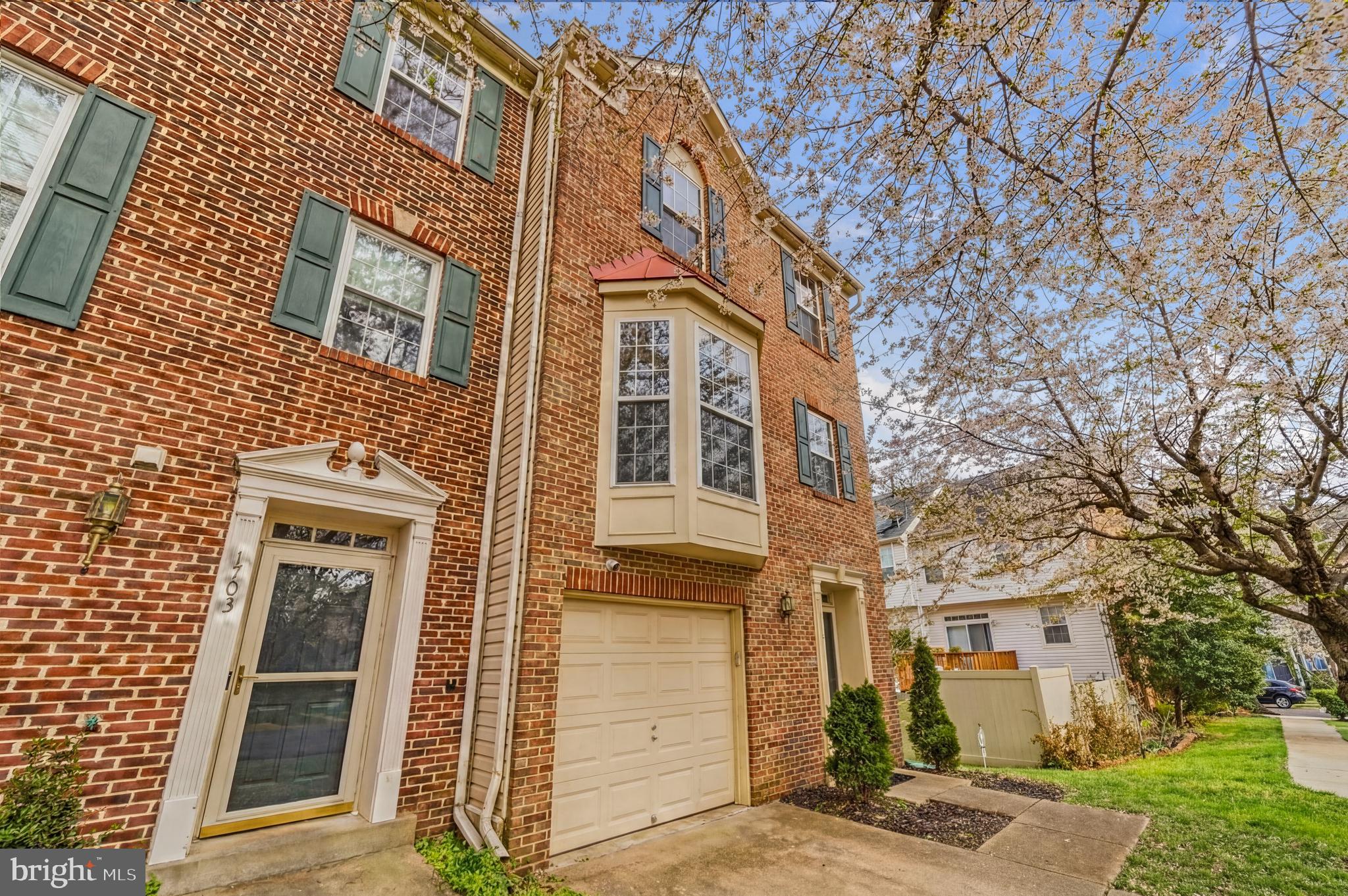 WOODVIEW VILLAGE WEST - Residential